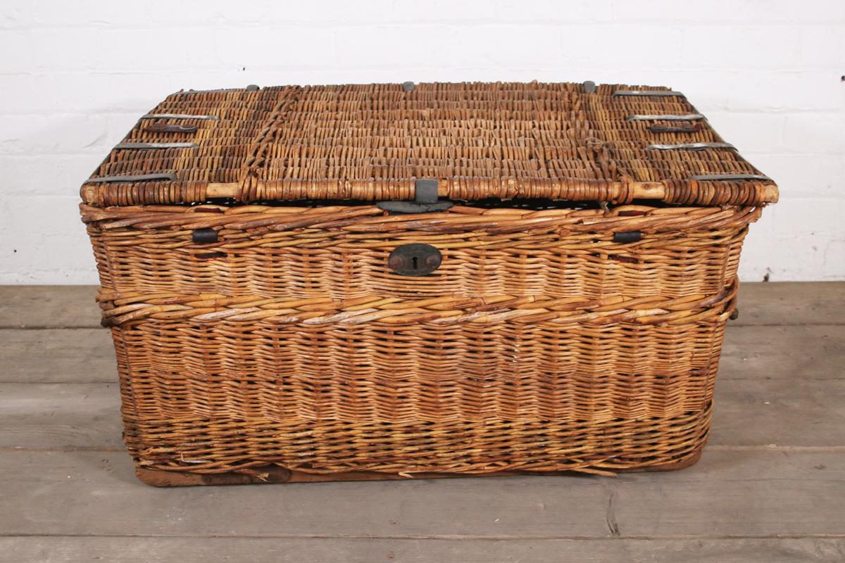 English Huge Early 20th Century Vintage Willow Basket with Iron Casters