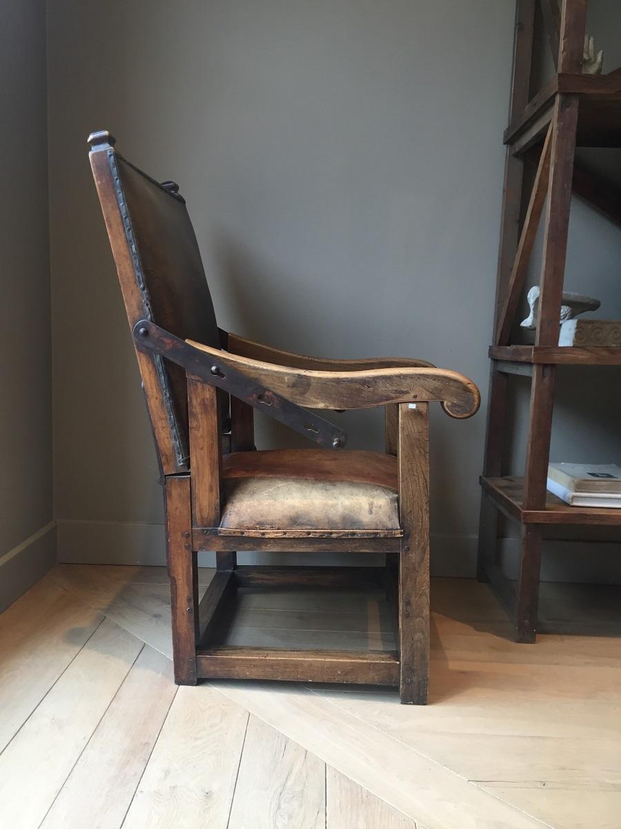 Country 17th Century Reclining Armchair Leather