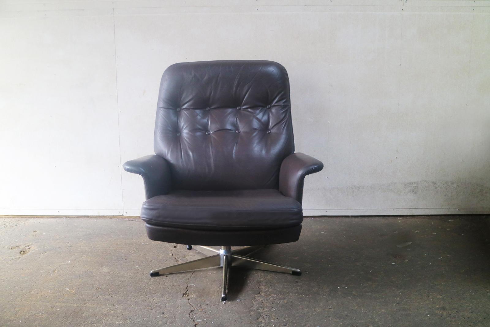 Mid-Century Modern 1970s Danish Midcentury Leather Swivel Armchair For Sale
