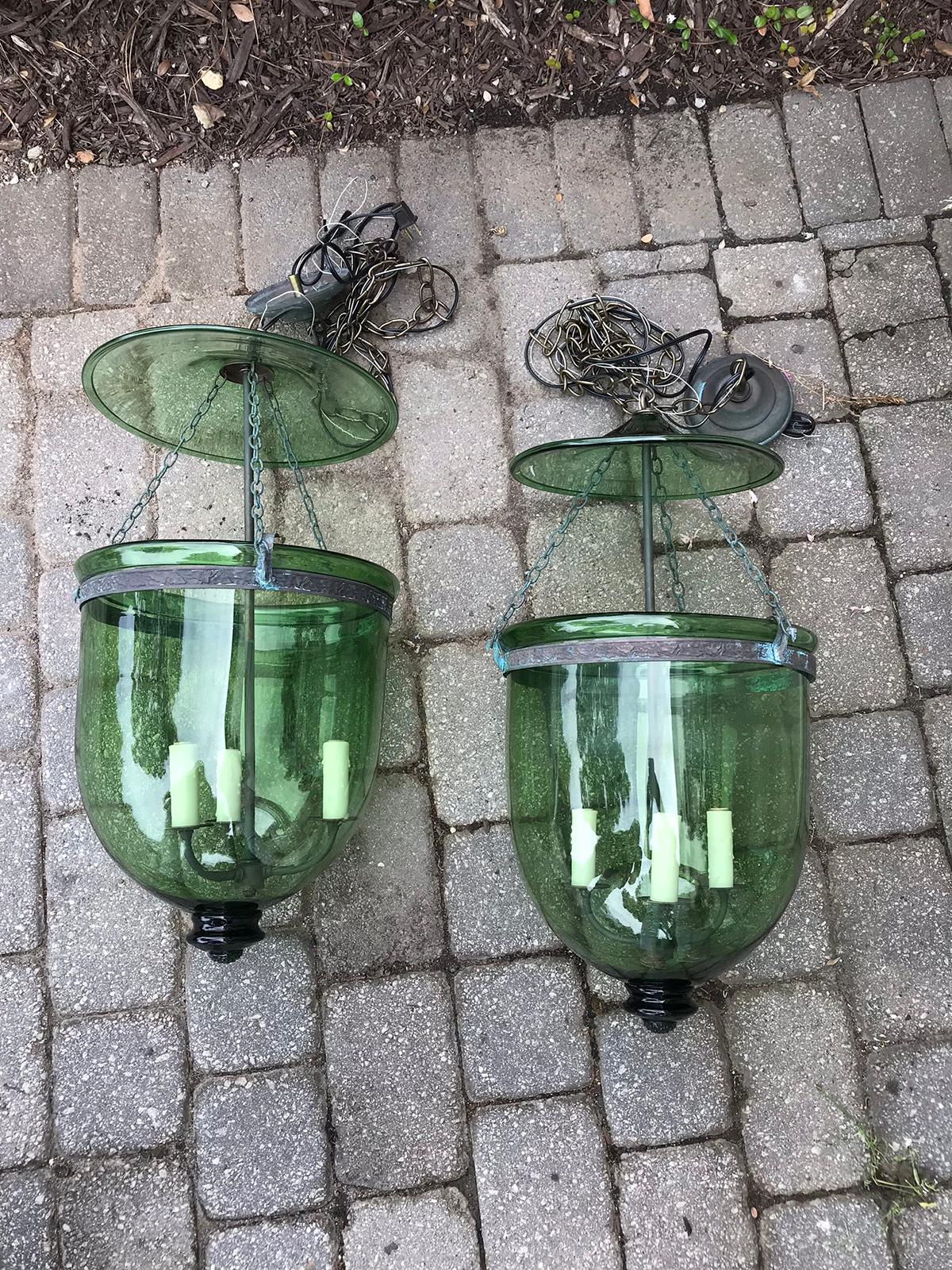 Rare Pair of Green 19th Century George I Style English Hanging Bell Jar Lanterns In Good Condition In Atlanta, GA