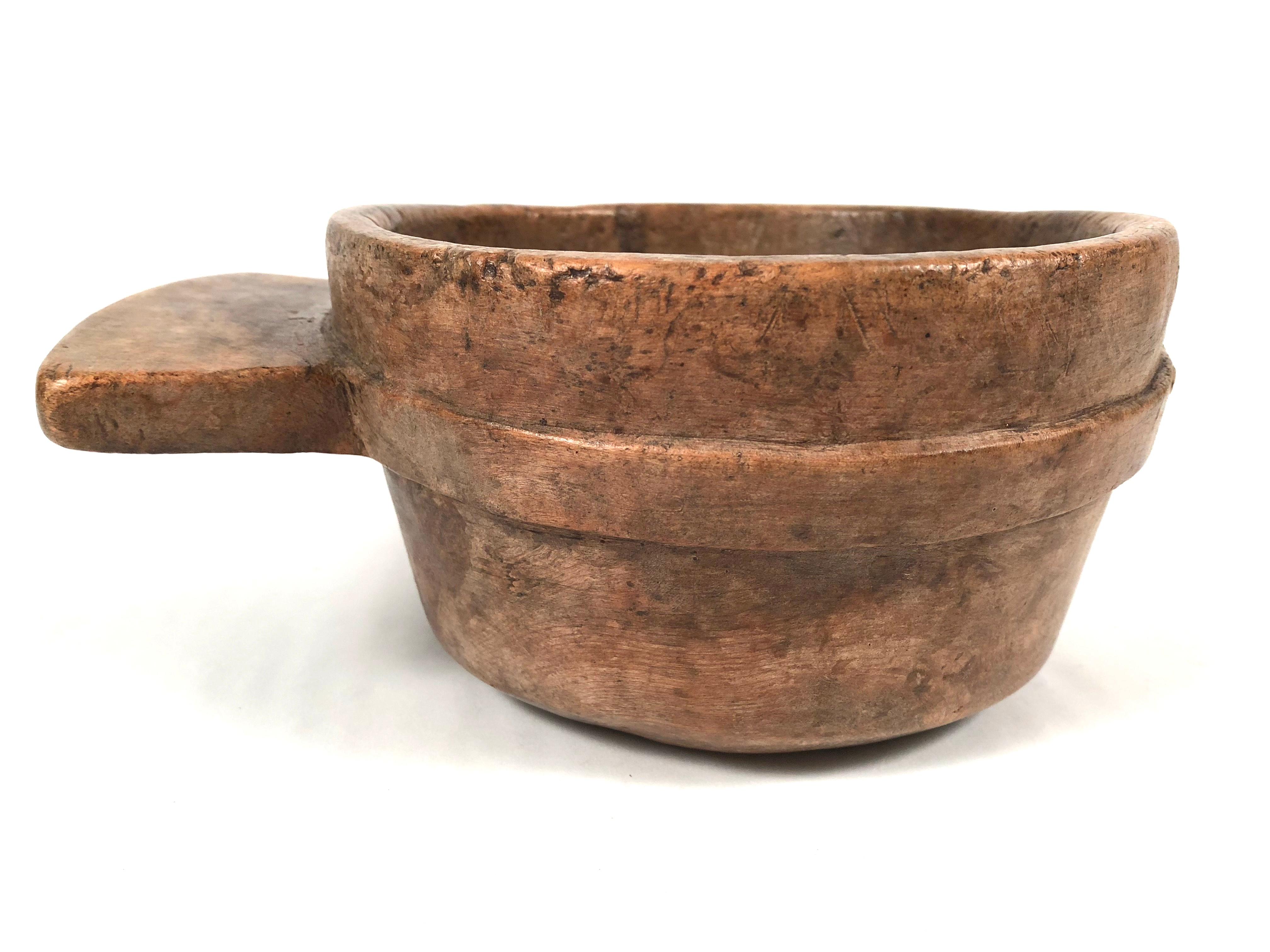 Early Primitive Carved Wood Bowl (Volkskunst)