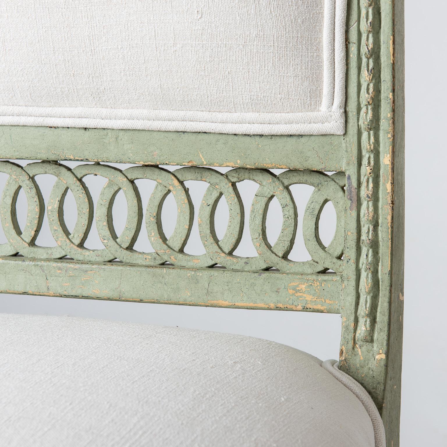Pair of Swedish Gustavian Period Side Chairs in Old Green Paint, circa 1800 In Good Condition For Sale In New Preston, CT