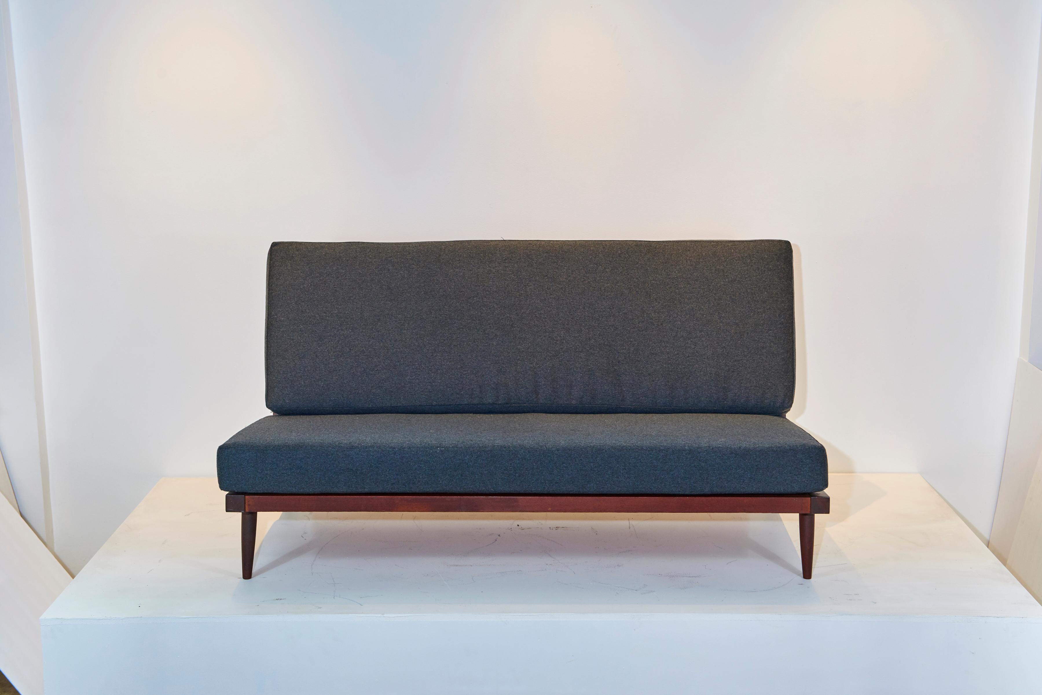 George Nakashima Slat Back Two-Seat Settee In Good Condition For Sale In Los Angeles, CA