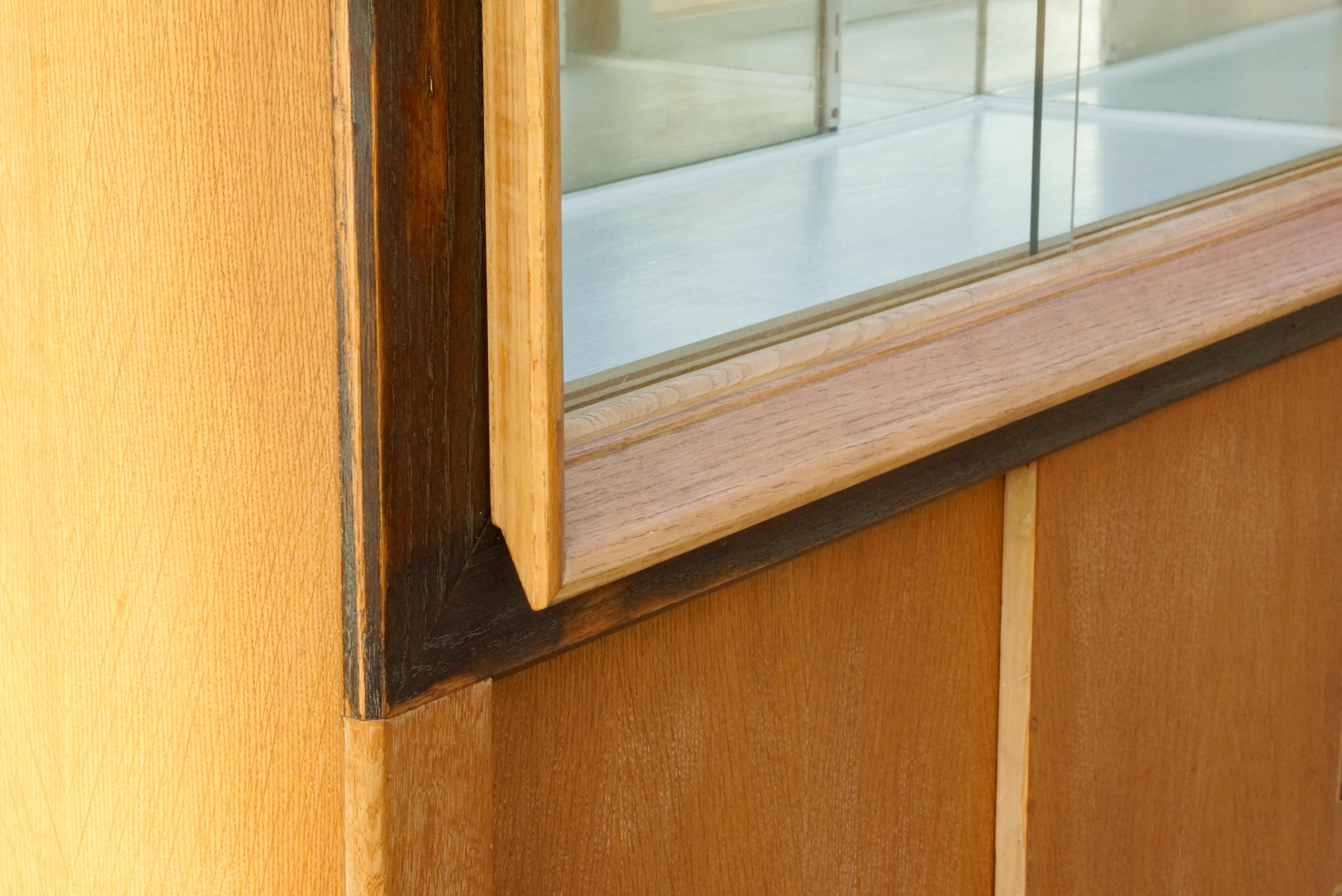 Mid-Century Modern Modernist Display Cabinet in the Style of Paul Laszlo