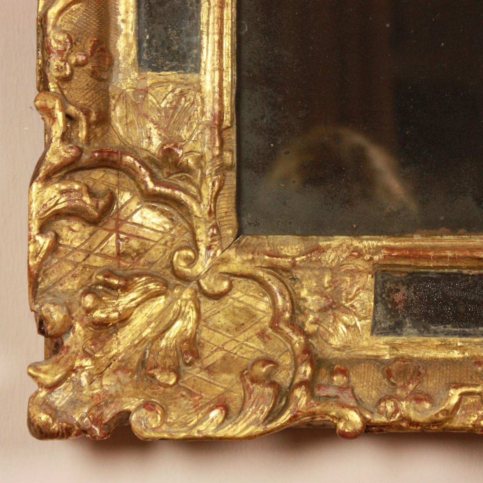 French Early 18th Century Régence Gilt and Carved Wood Mirror 1