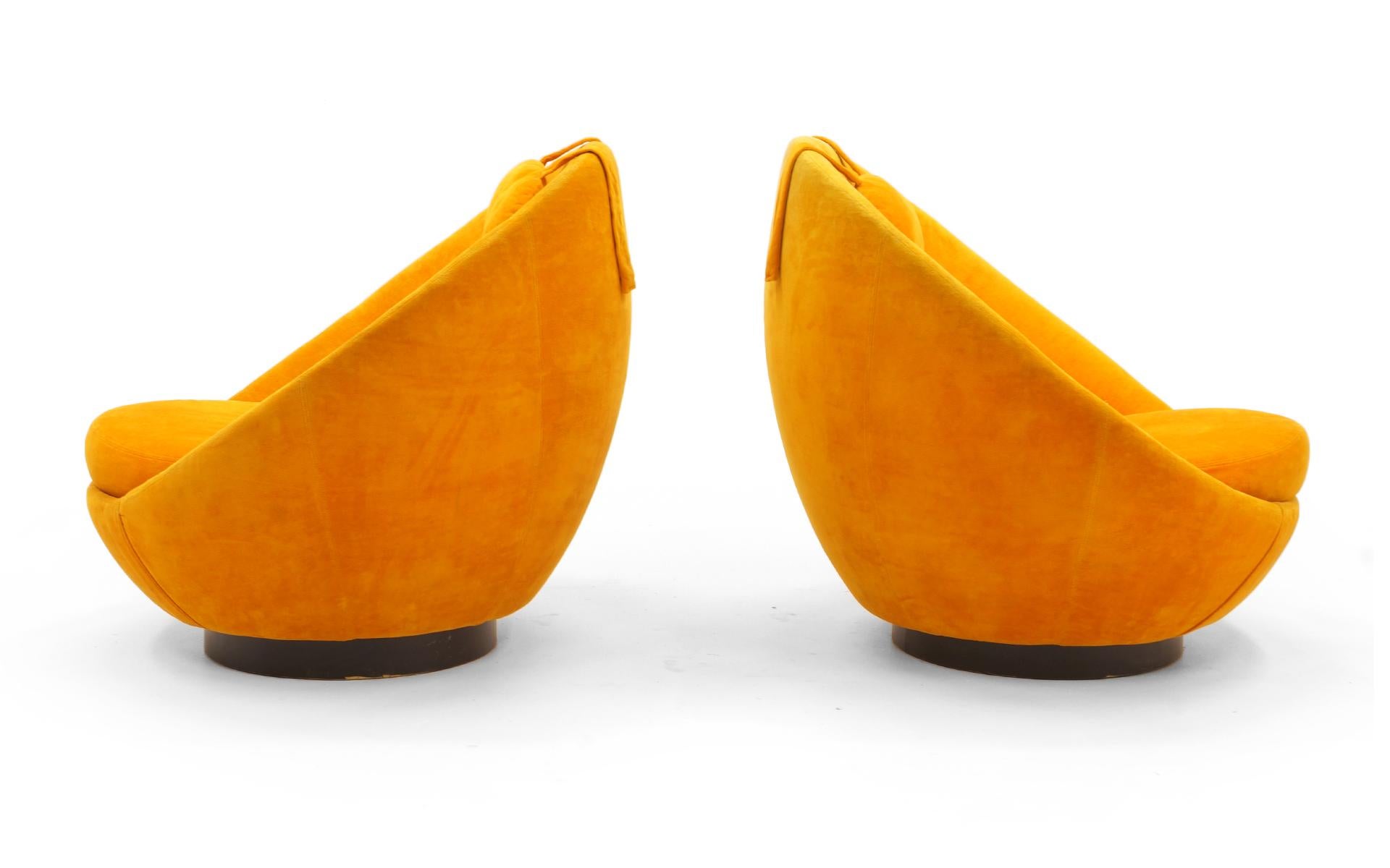 American Pair of Large Swivel Egg Chairs by Milo Baughman, Original Orange