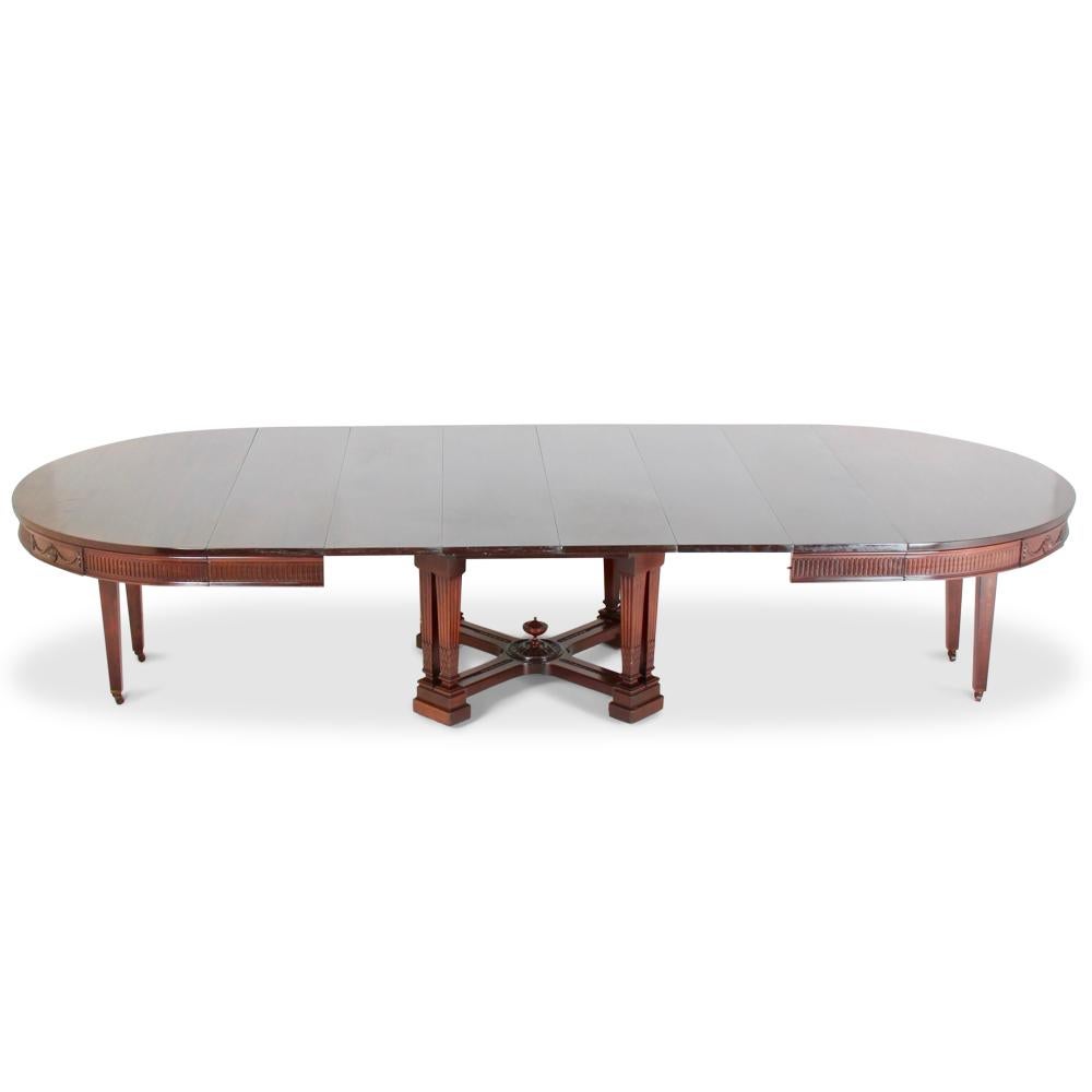American Sheraton Revival Extending Dining Table In Good Condition In Vancouver, British Columbia