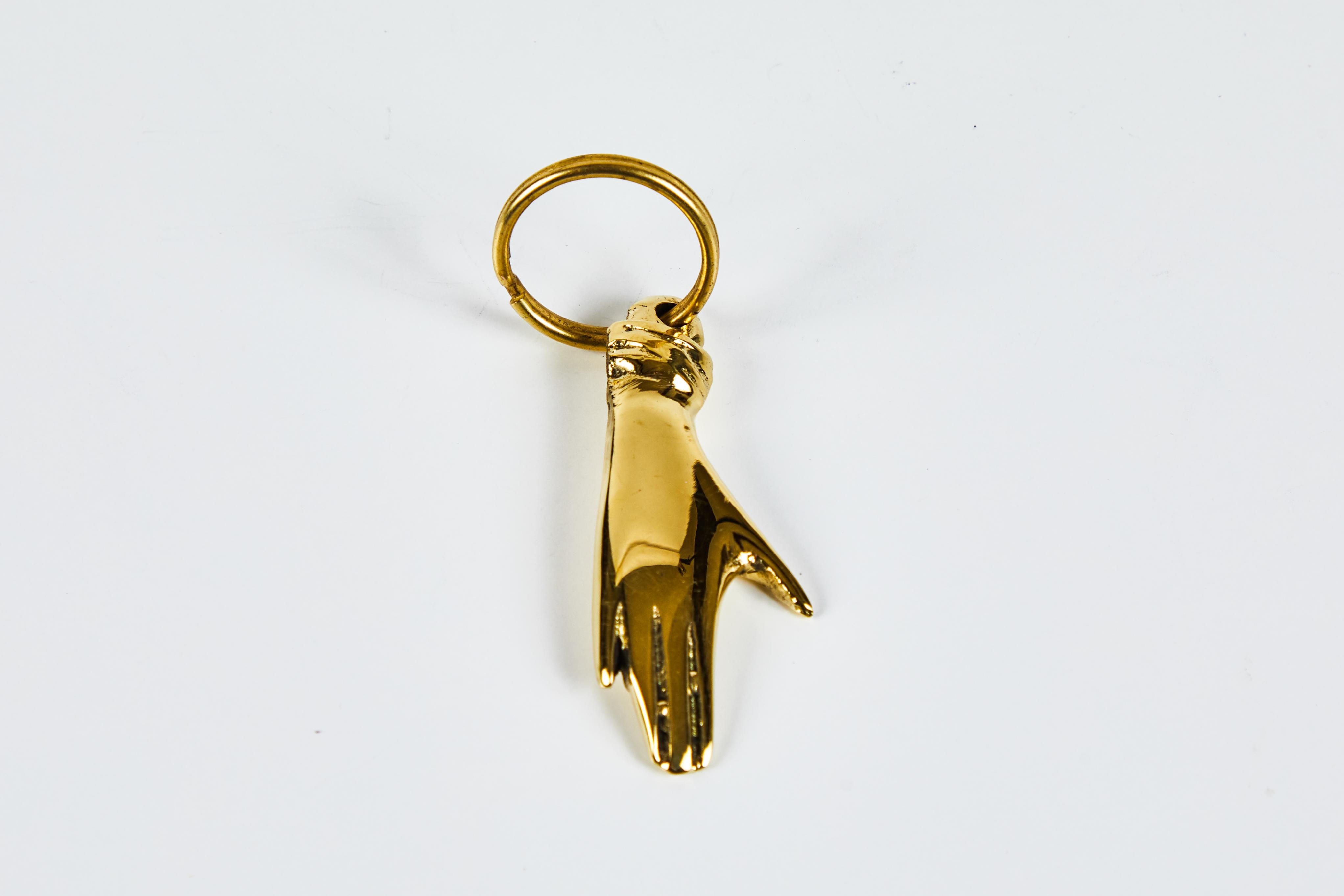 Autrichien Carl Auböck Modèle #5734 Figurine en laiton 'Hand' Porte-clés en vente
