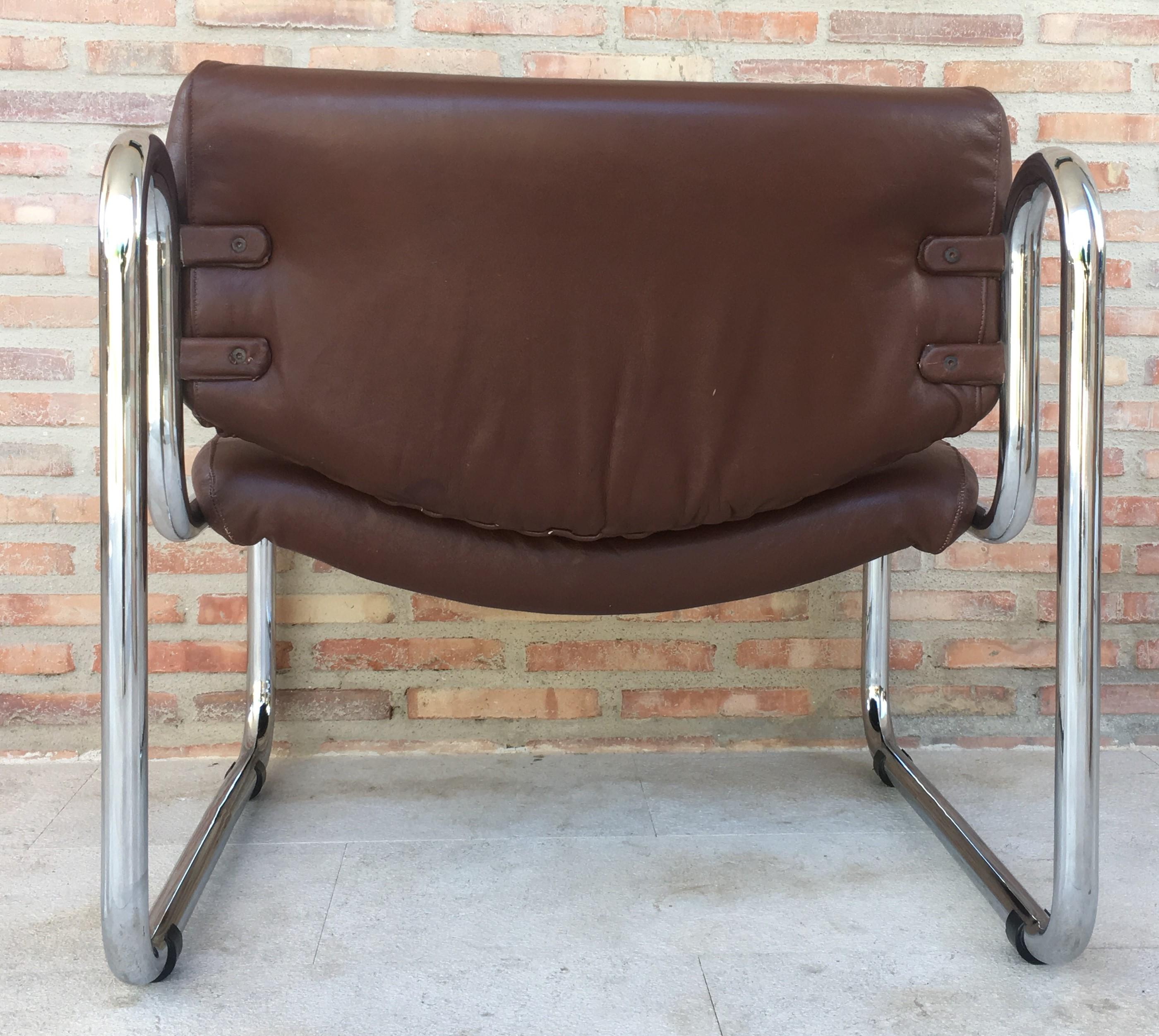 Midcentury Sculptural Chrome and Leather Italian Lounge Chair In Excellent Condition In Miami, FL