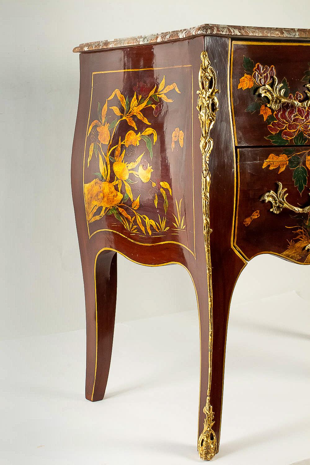 Louis XV Style Early 20th Century Lacquer Commode Flowers and Chinoiserie Scenes In Good Condition For Sale In Saint Ouen, FR