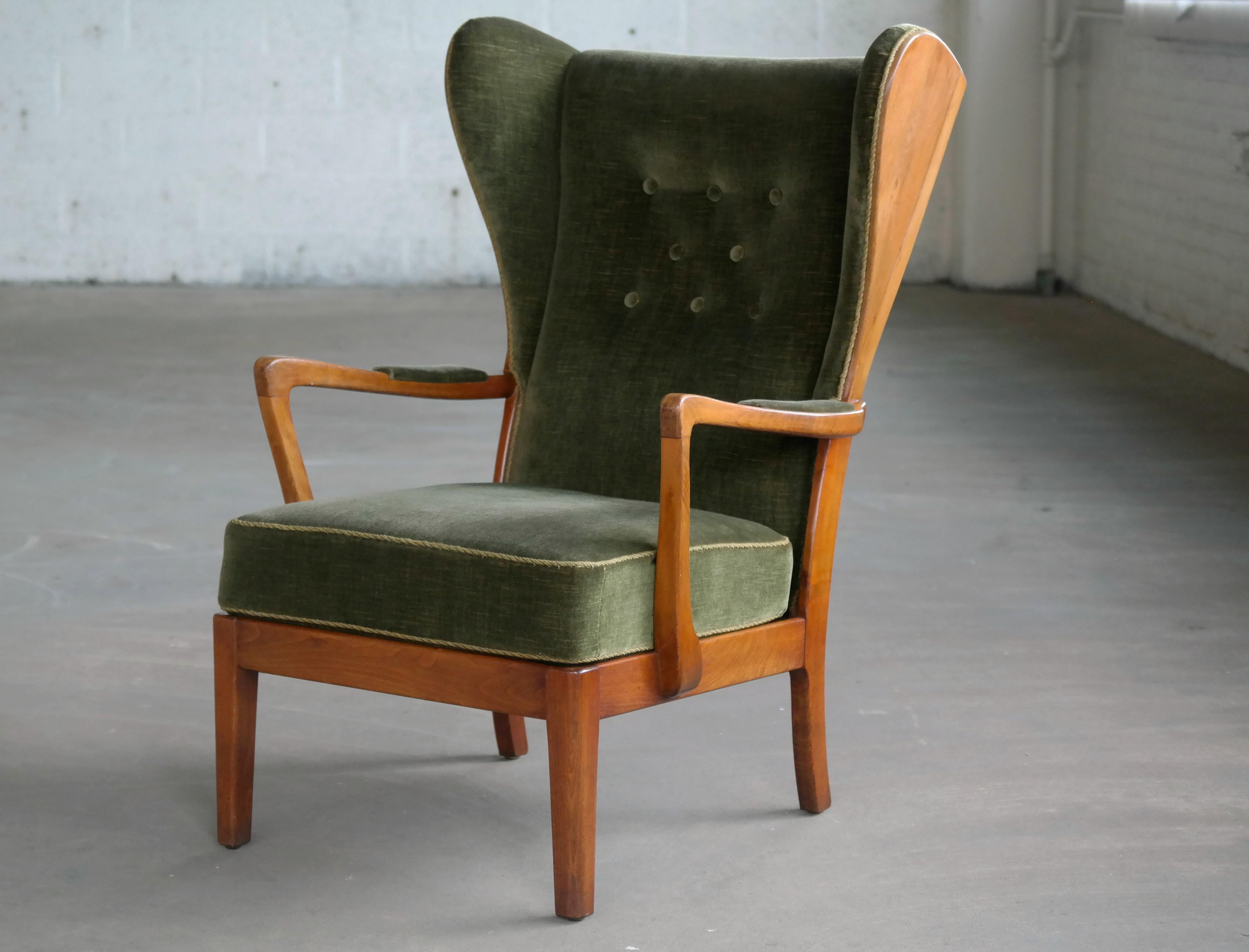 Danish Modern 1950s Highback Lounge Wing Chair Attributed to Fritz Hansen In Good Condition In Bridgeport, CT