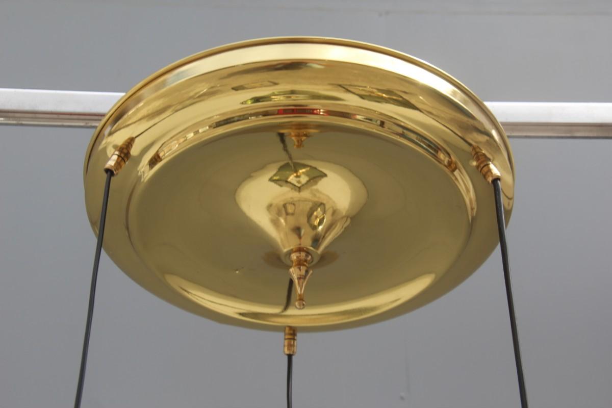 Italiano Lampadario italiano moderno di metà secolo in ottone, cristallo grigio e oro Spesso in vendita