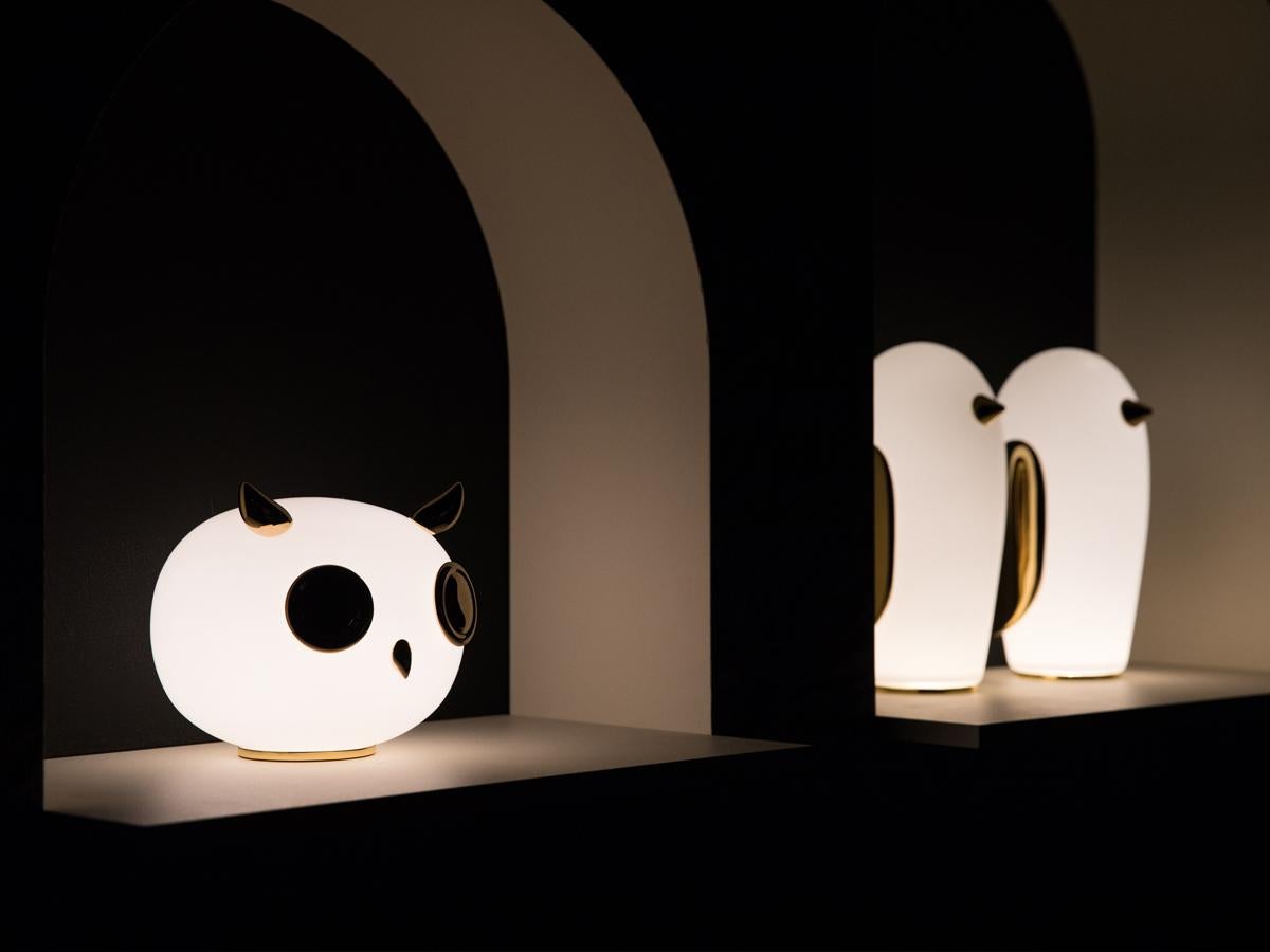 Dutch Moooi Noot Noot Table Lamp in White Opal Glass and Gold Painted Ceramic For Sale