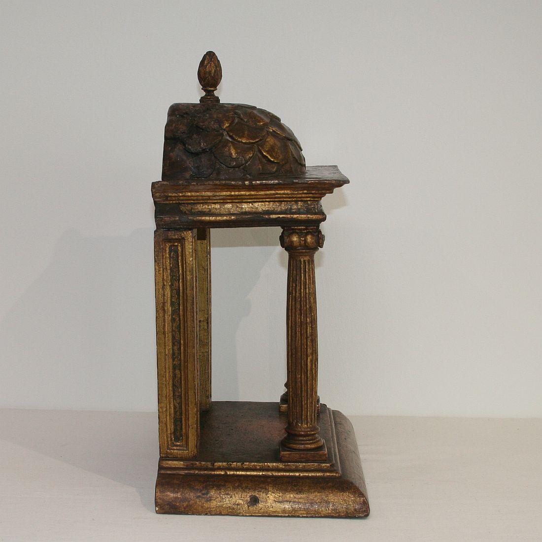 Small 18th Century Spanish Baroque Altar Shrine In Fair Condition In Buisson, FR