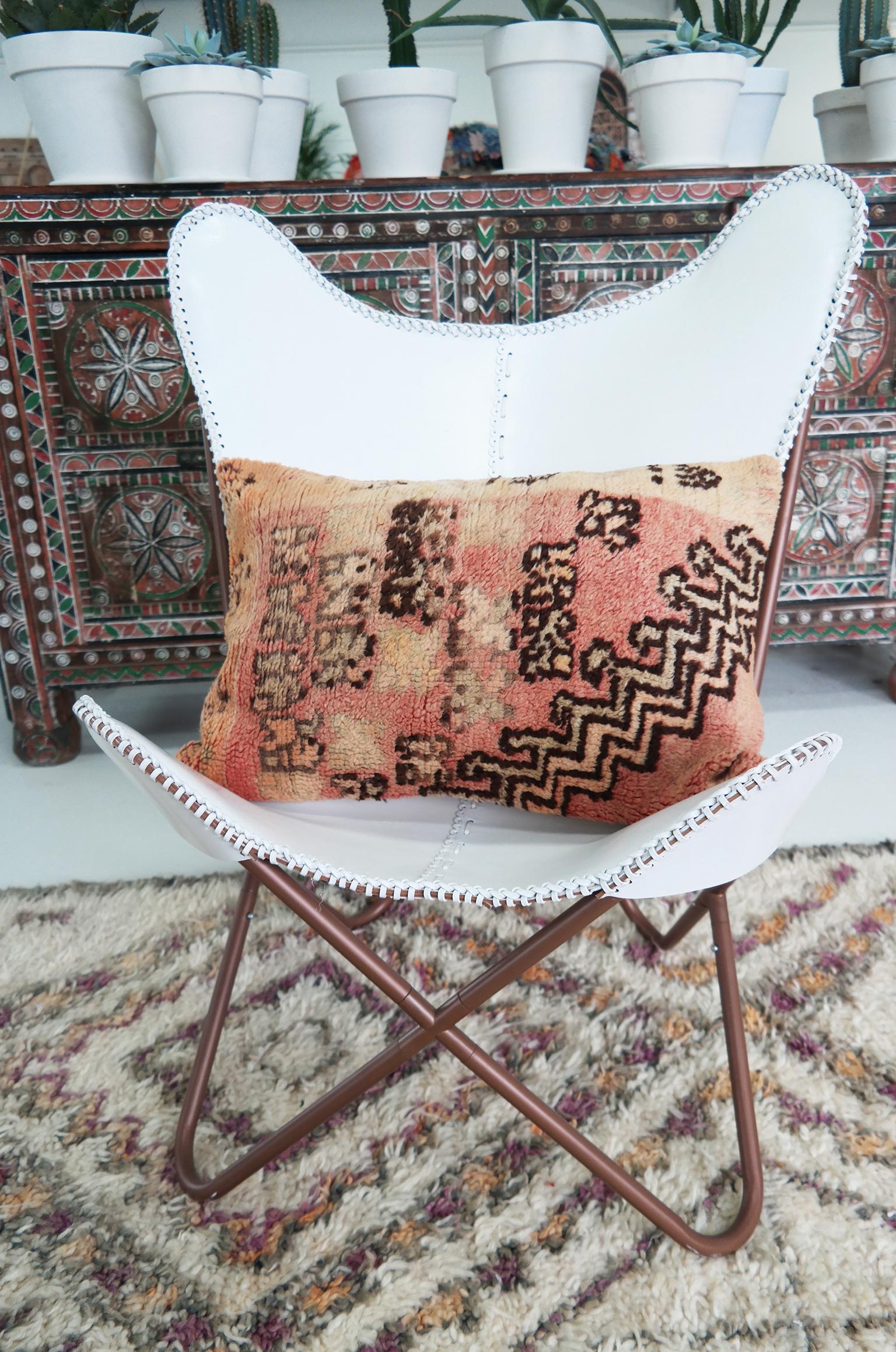 Tapestry Decorative Pillow  Moroccan Bohemian Cushion  Tribal Throw Pillow In Good Condition For Sale In Zaandam, NL