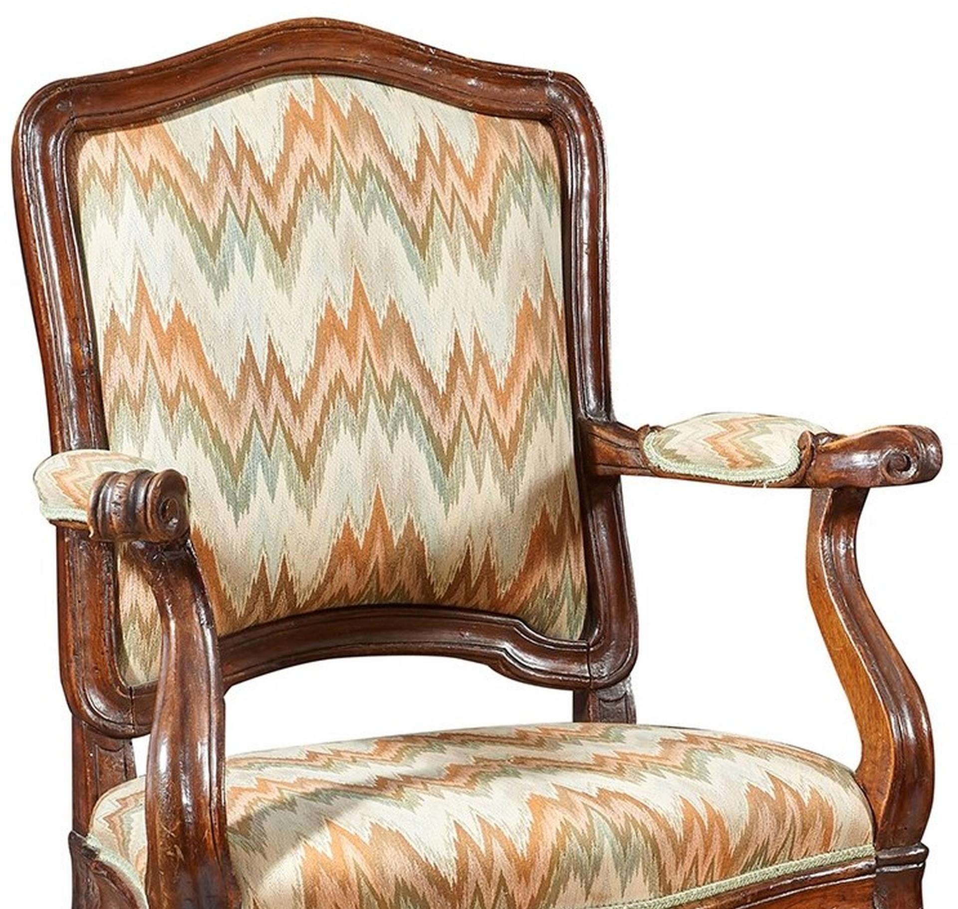 Pair of 18th Century Walnut Louis XV Venetian Armchairs In Good Condition For Sale In Sanremo, IT