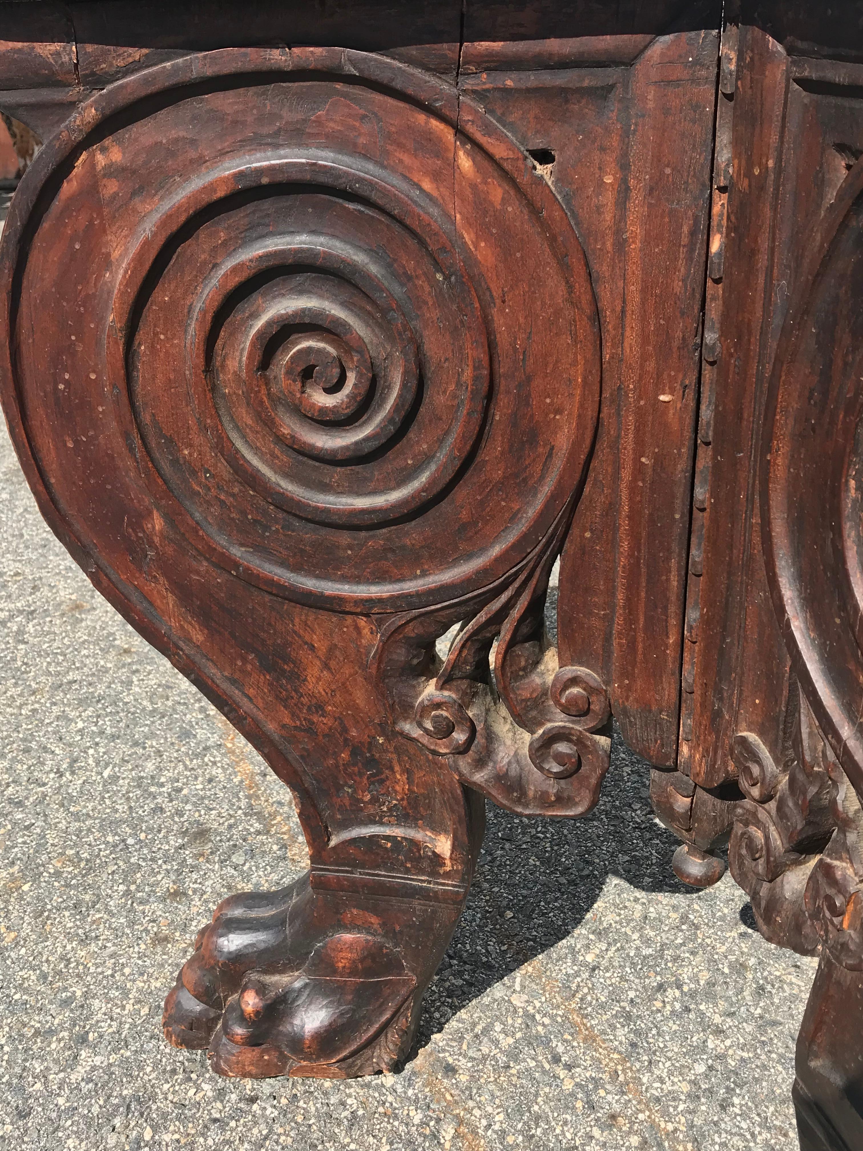 Italian Baroque Renaissance Walnut Centre Table In Good Condition In Essex, MA