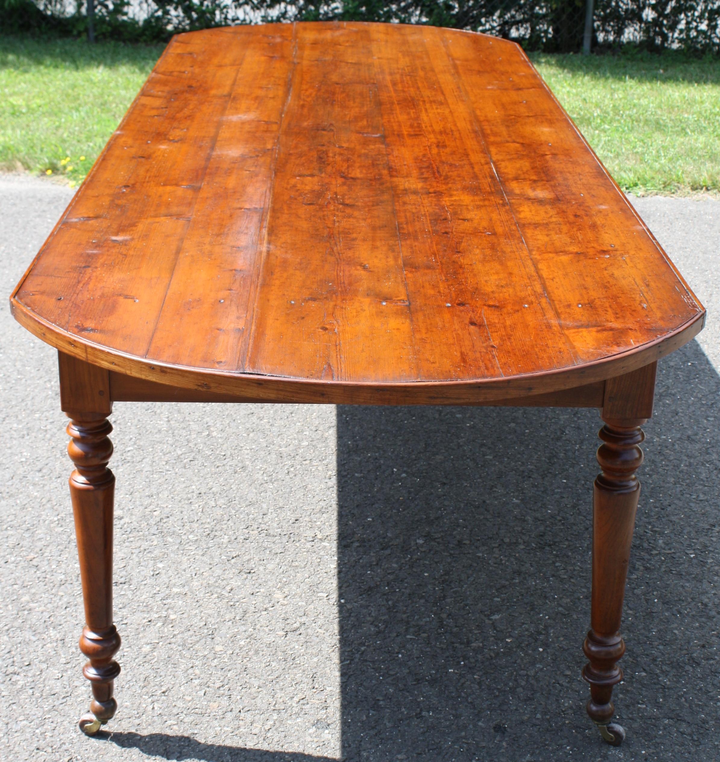 American Knotted Pine Planked 'Demi-Ended' Farm Table For Sale