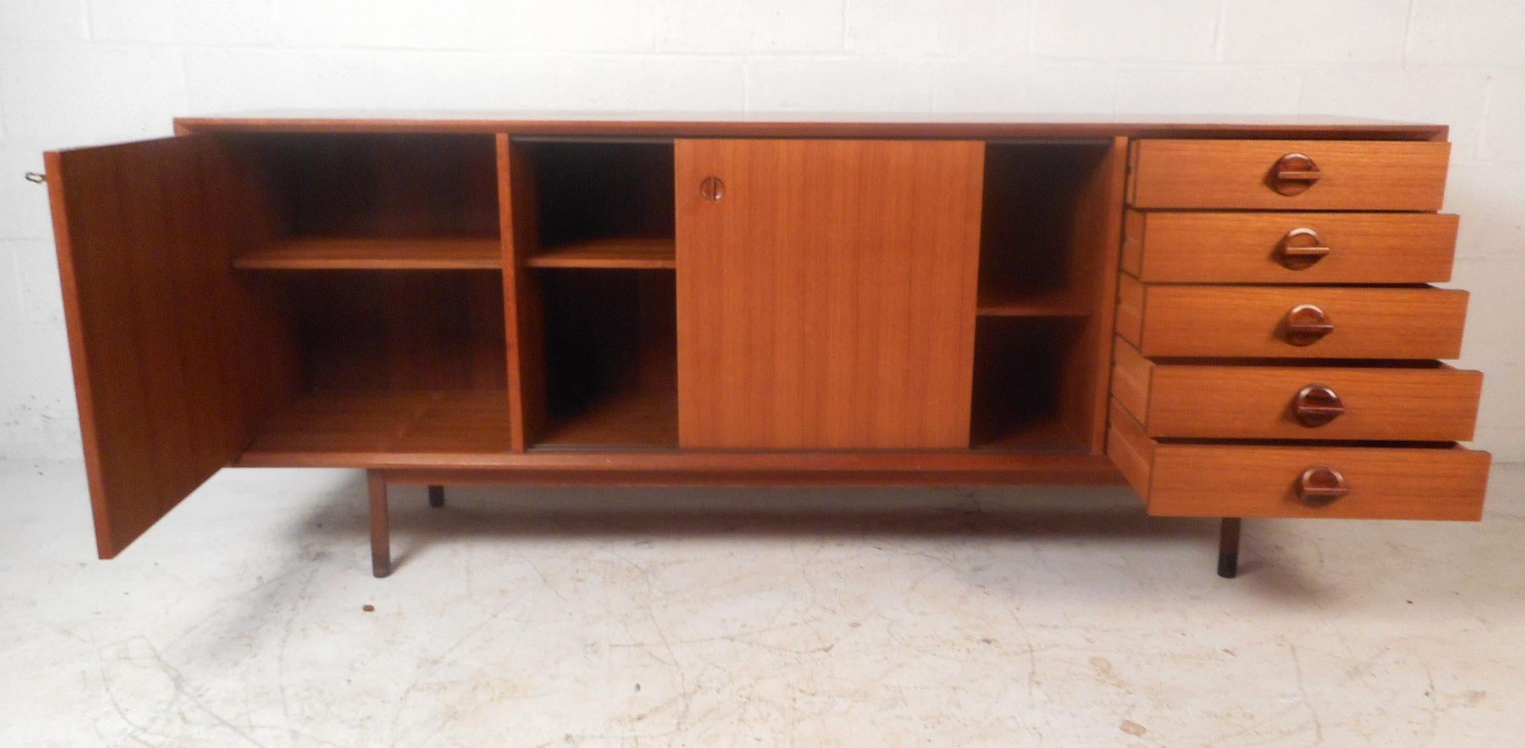 Beautiful Midcentury Italian Teak Credenza In Good Condition For Sale In Brooklyn, NY