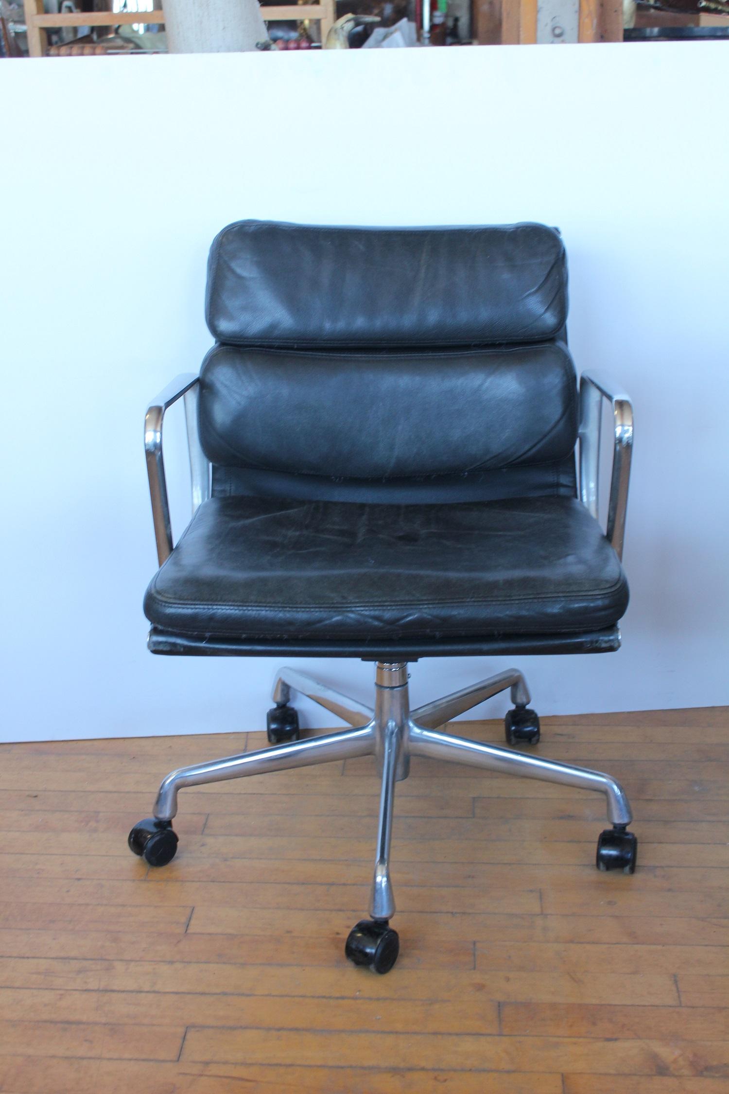 American 1990s Leather Soft Pad Desk Chair by Herman Miller For Sale