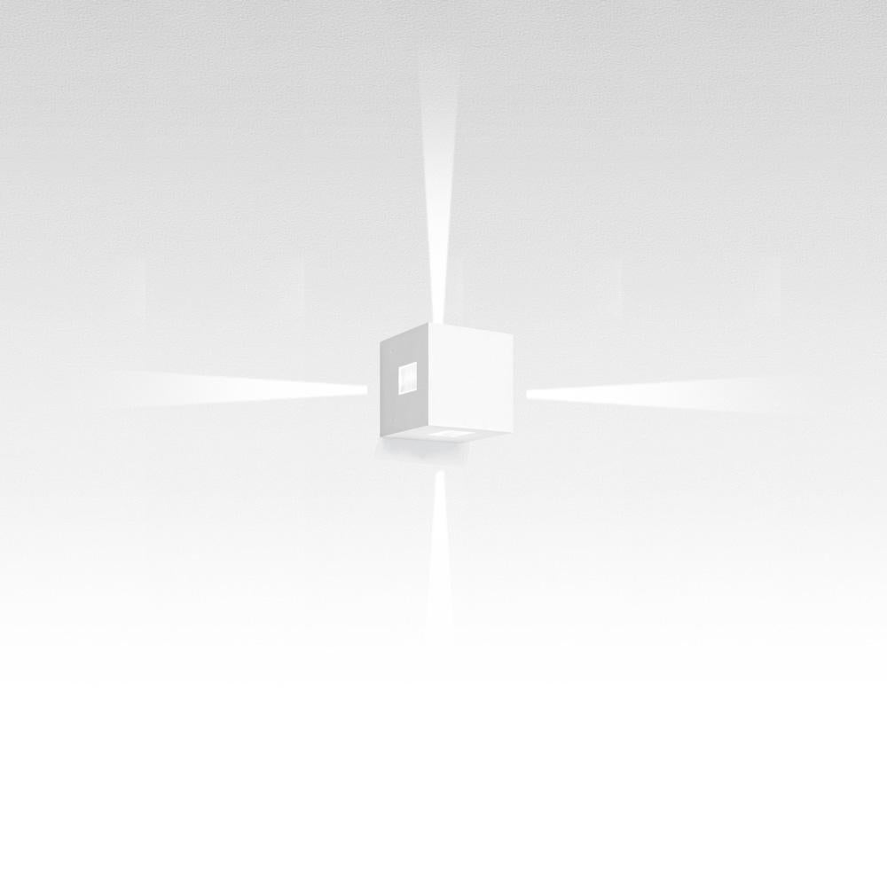 Quadratischer Artemide-Effetto-Stoff mit schmalen und breiten Perlen in Weiß von Ernesto Gismondia im Zustand „Hervorragend“ im Angebot in Hicksville, NY