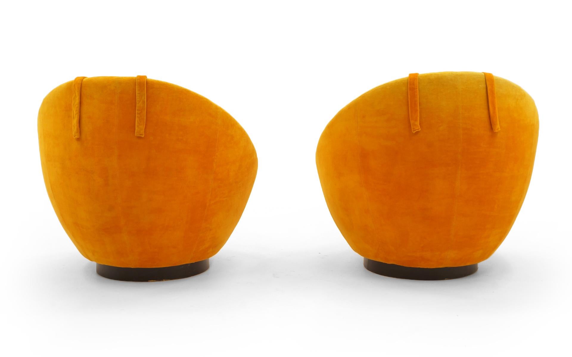Pair of Large Swivel Egg Chairs by Milo Baughman, Original Orange In Good Condition In Kansas City, MO