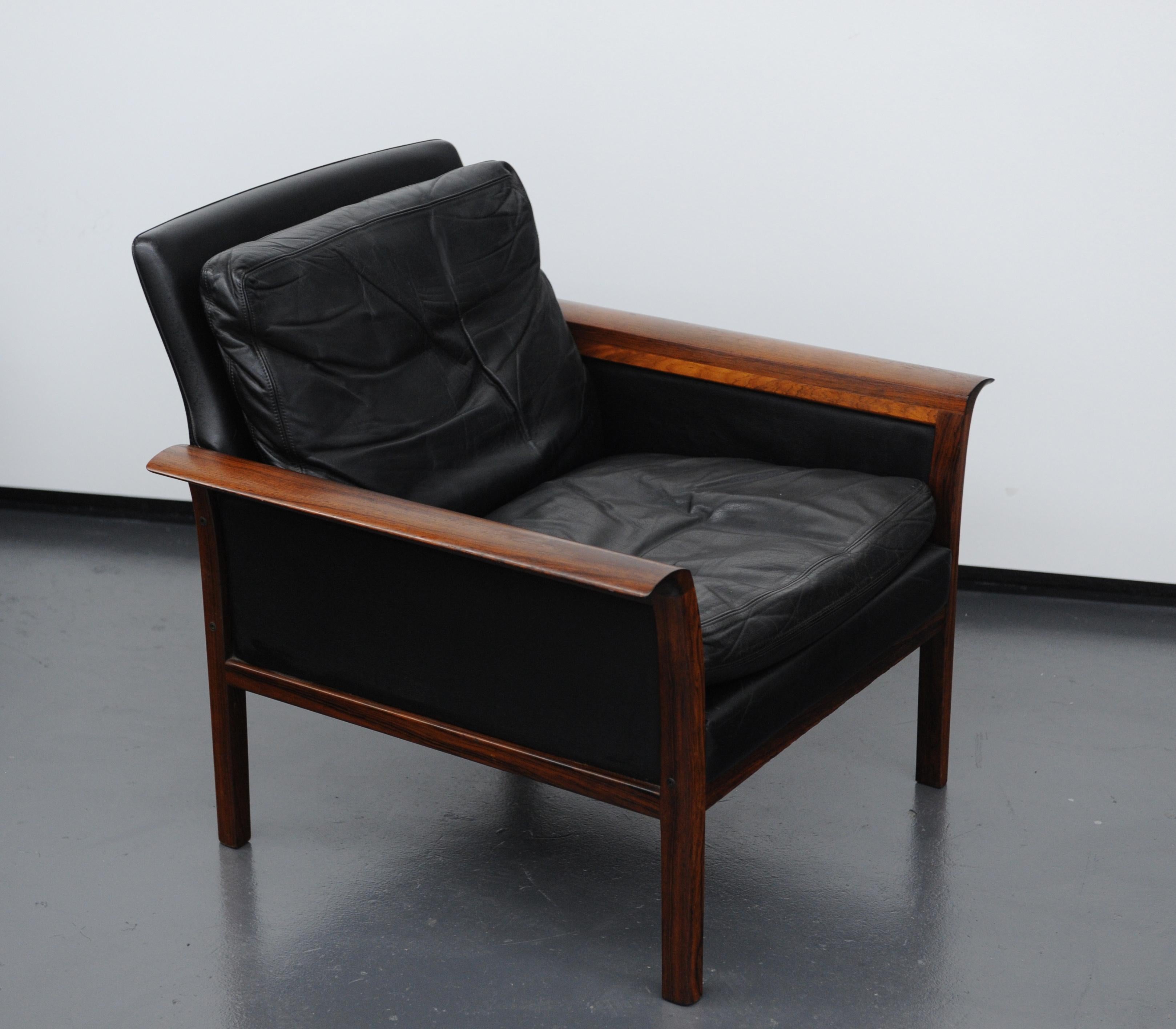 Mid-Century Modern Black Leather and Rosewood Modern Lounge Chair by Hans Olsen for Vatne Møbler