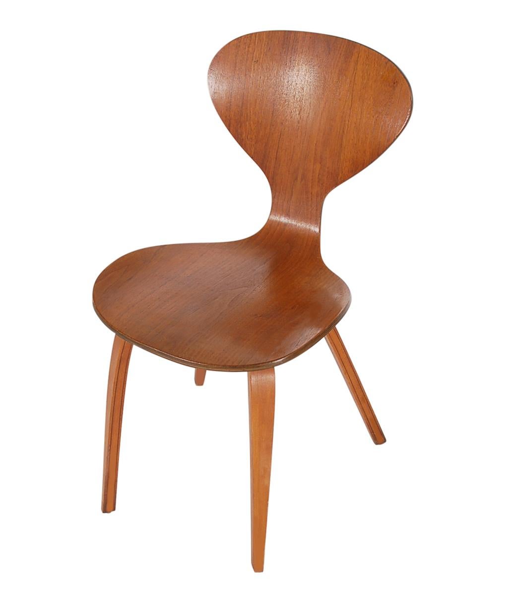 Mid-Century Modern Plywood Dining Chair by Norman Cherner for Plycraft In Excellent Condition In Philadelphia, PA