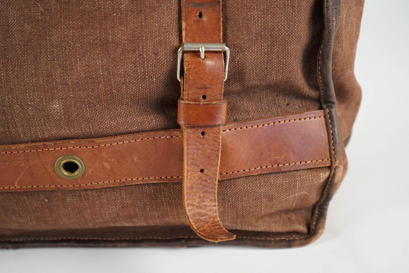 Hand Bag in Leather, Vintage 1950, in Excellent Original Condition In Excellent Condition In Saint-Ouen, FR
