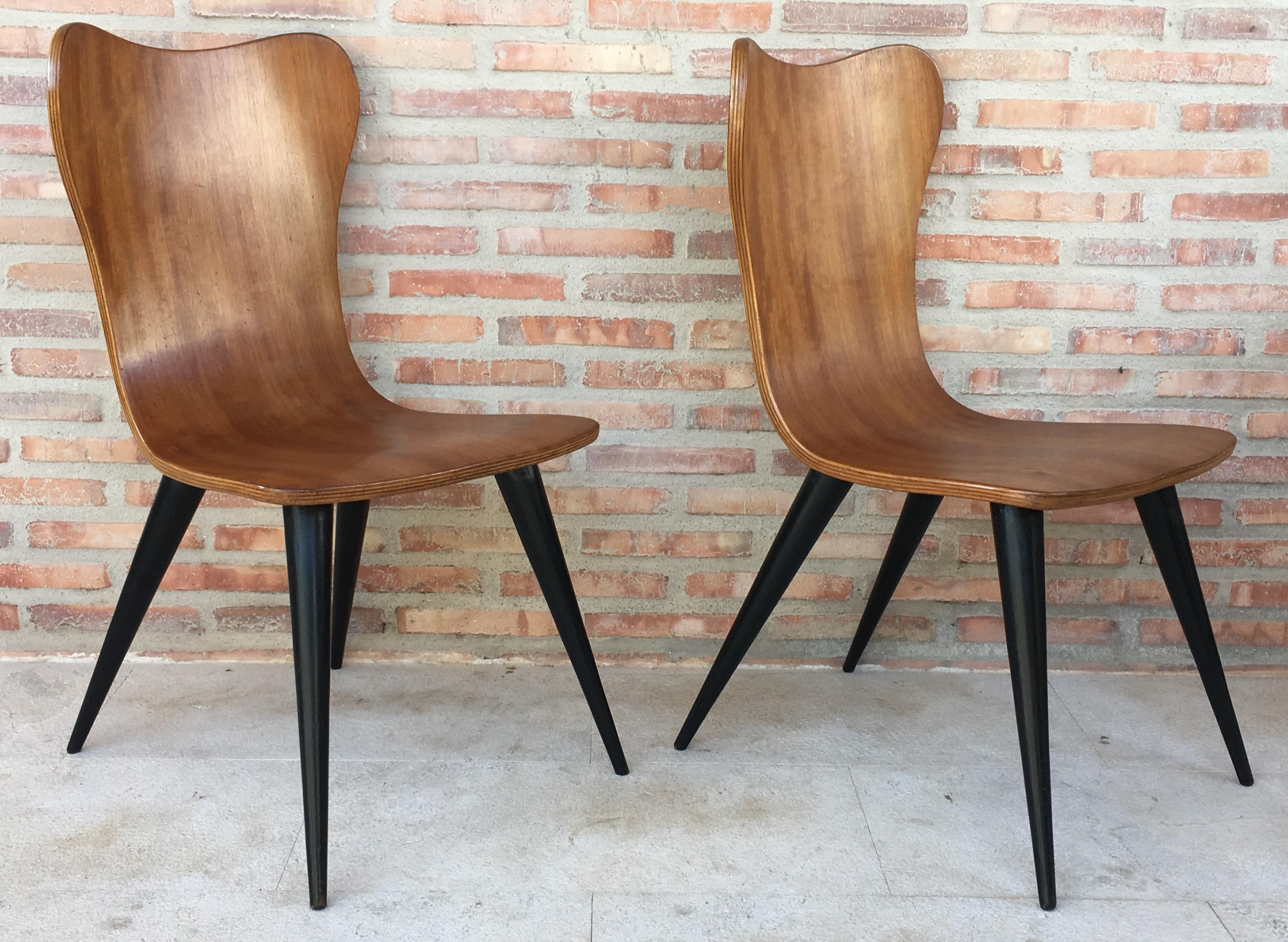 20th Century Pair of Midcentury Arne Jacobsen Style Chairs with Black Tapered Legs For Sale