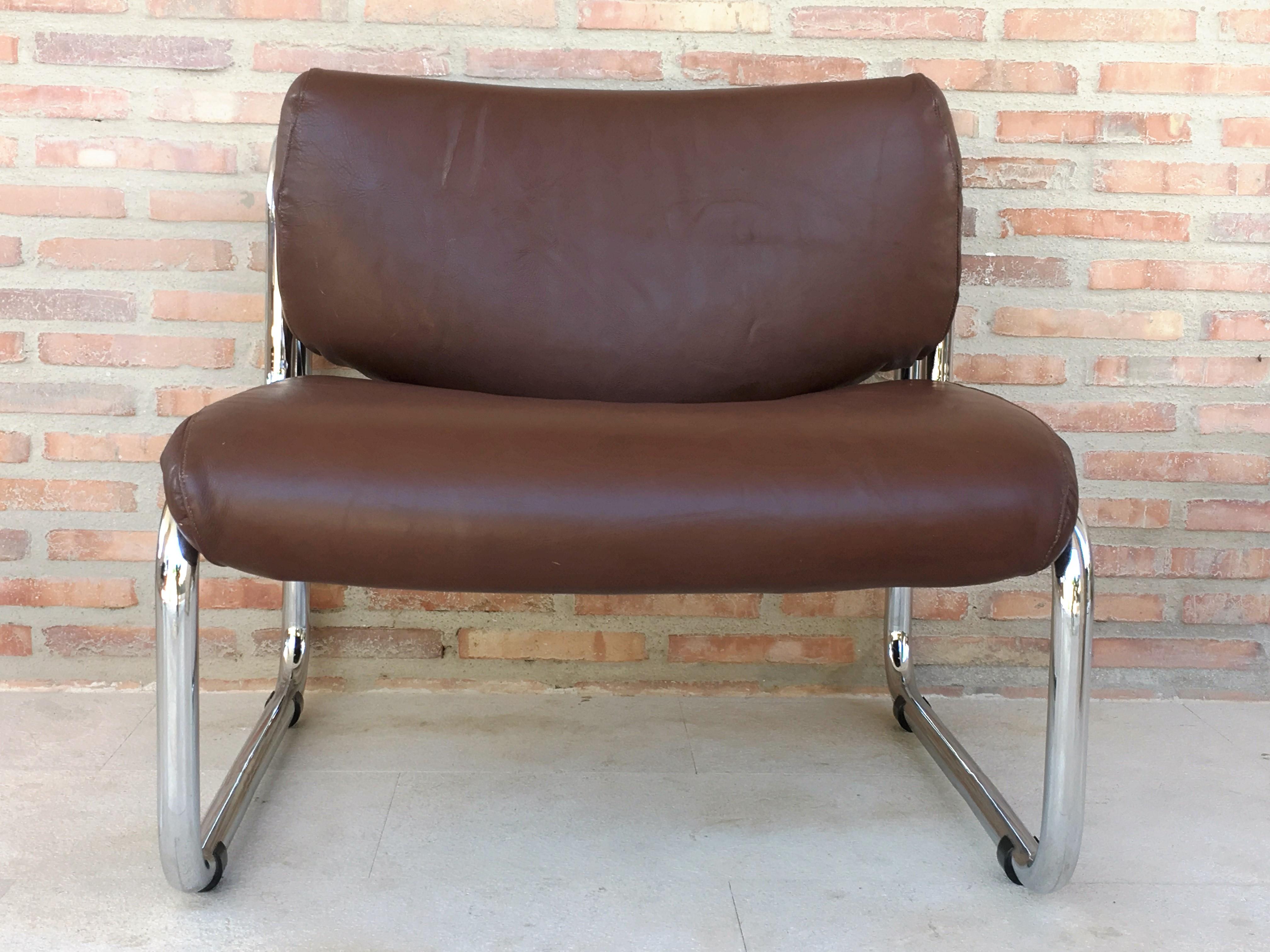 20th Century Midcentury Sculptural Chrome and Leather Italian Lounge Chair