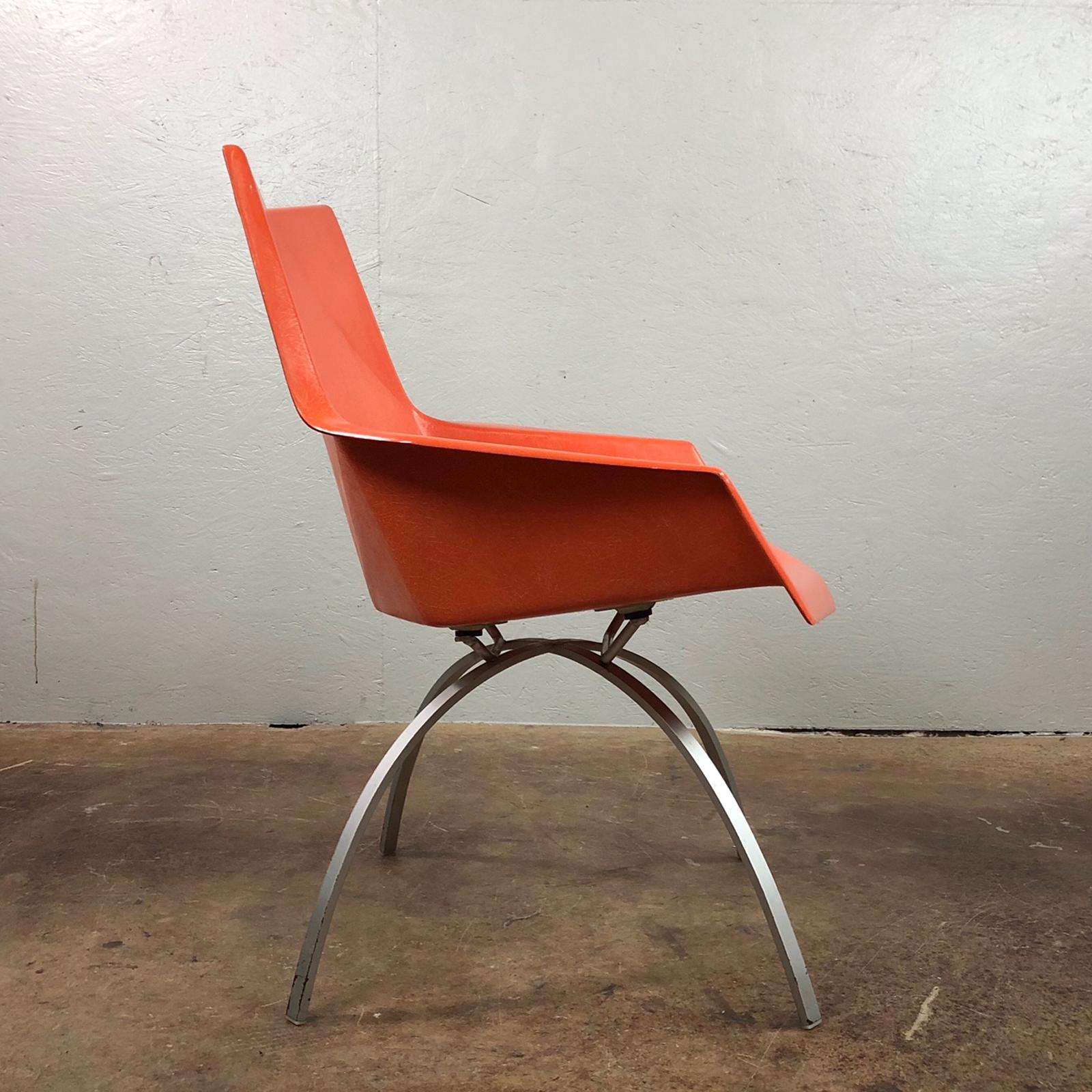 Molded Paul McCobb Origami Chair on a Spider Base