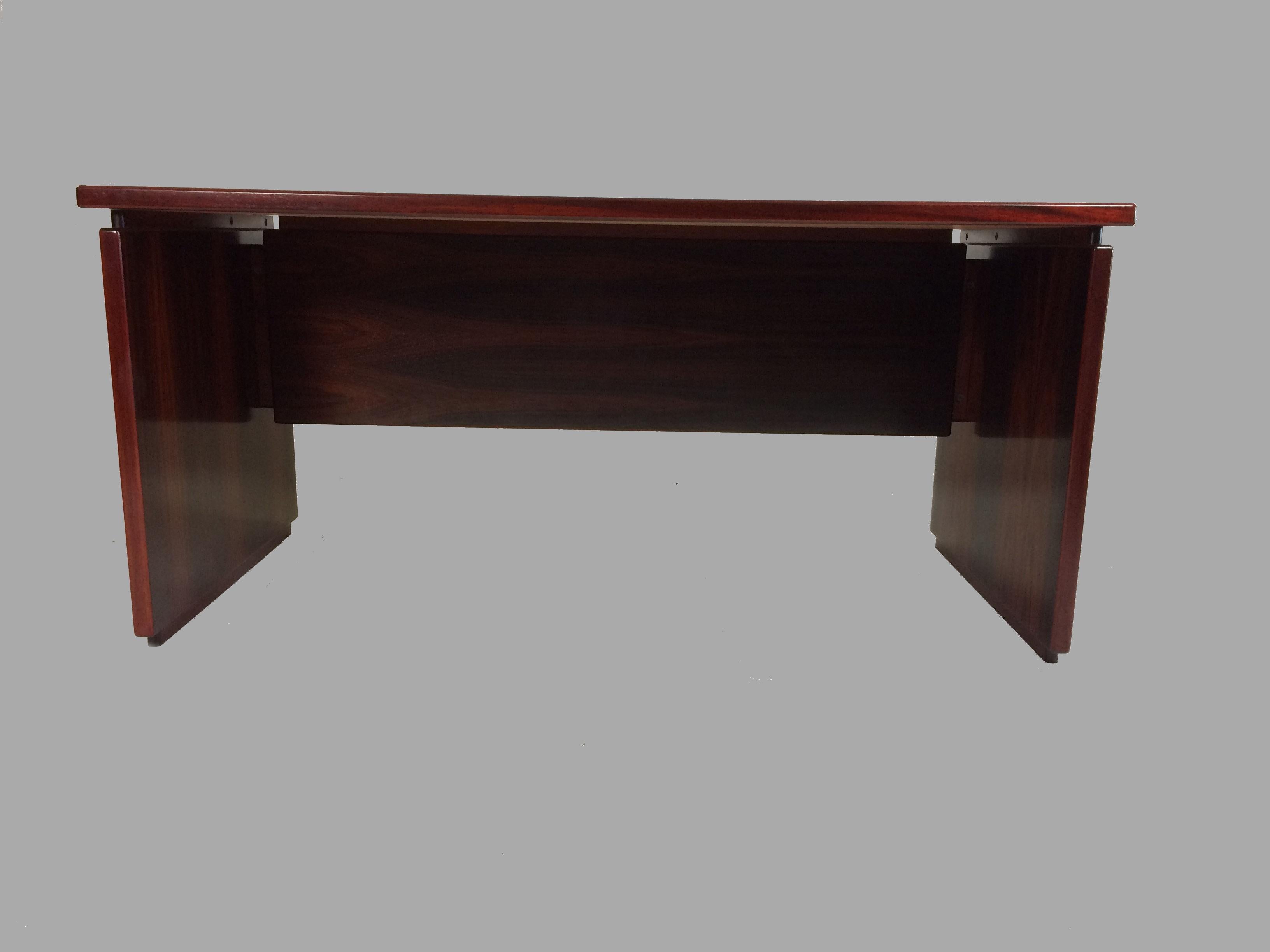 1990s Excecutive Desk in Rosewood by Bent Silberg for Bent Silberg Mobler In Excellent Condition In Knebel, DK