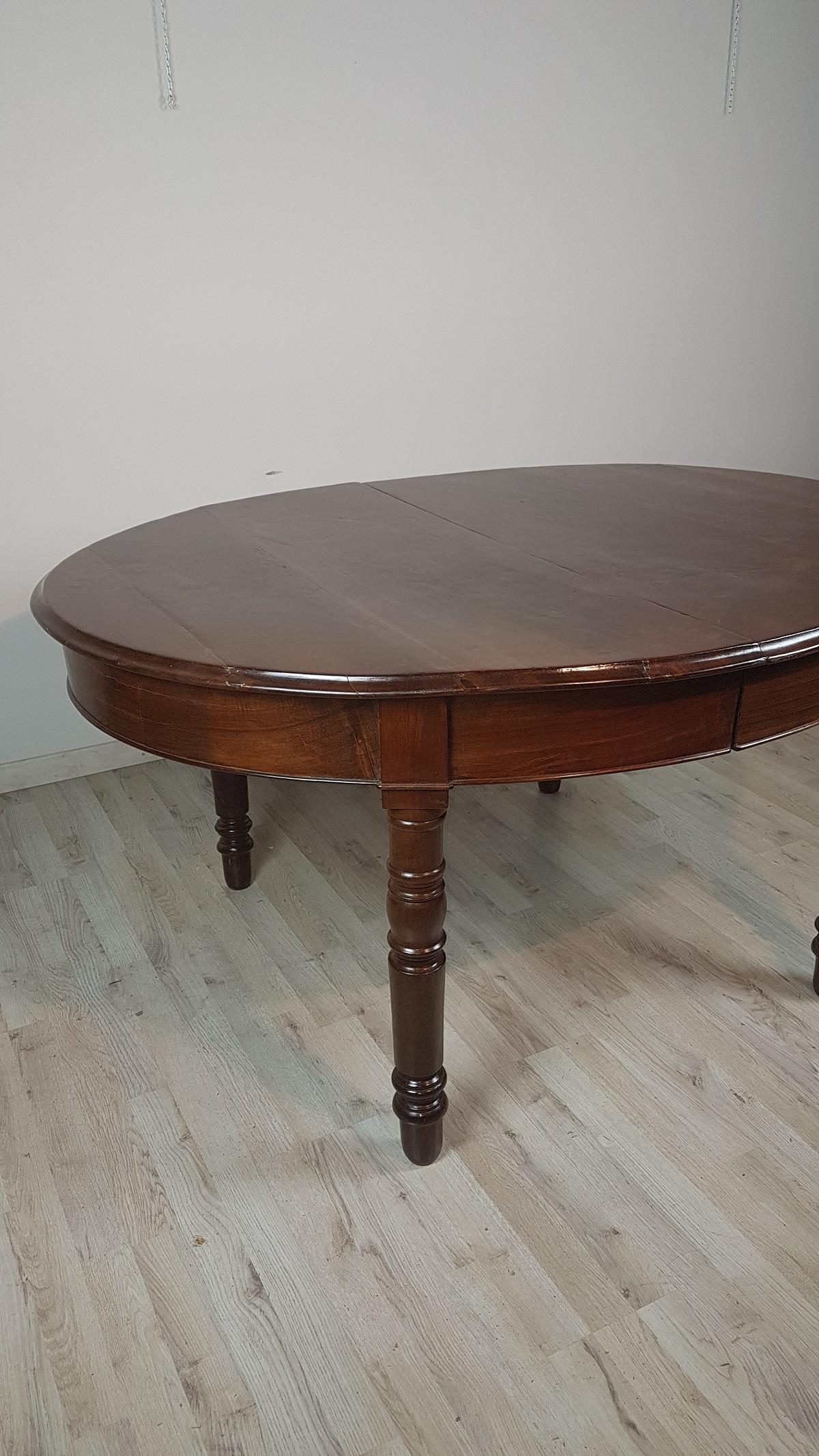 19th Century Italian Charles X Walnut Wood Oval Extendable Dining Room Table 1