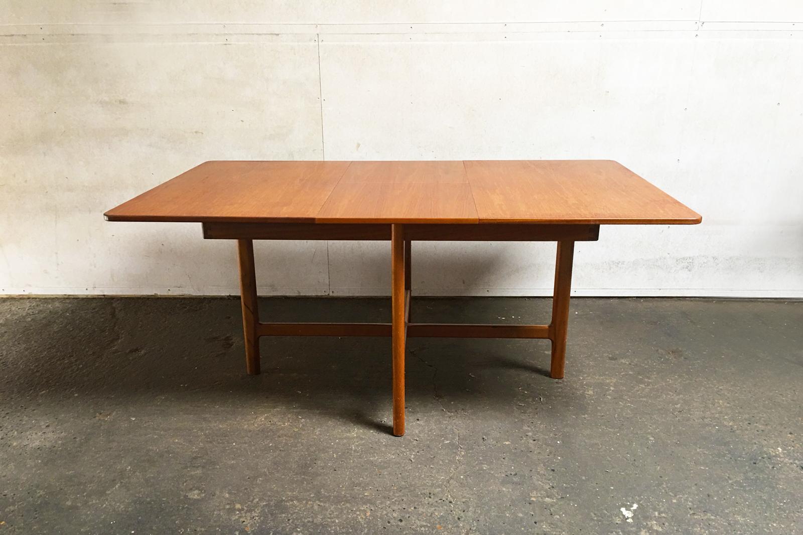 1970s Midcentury Extending Dining Table and Chair Set by McIntosh In Good Condition For Sale In London, GB