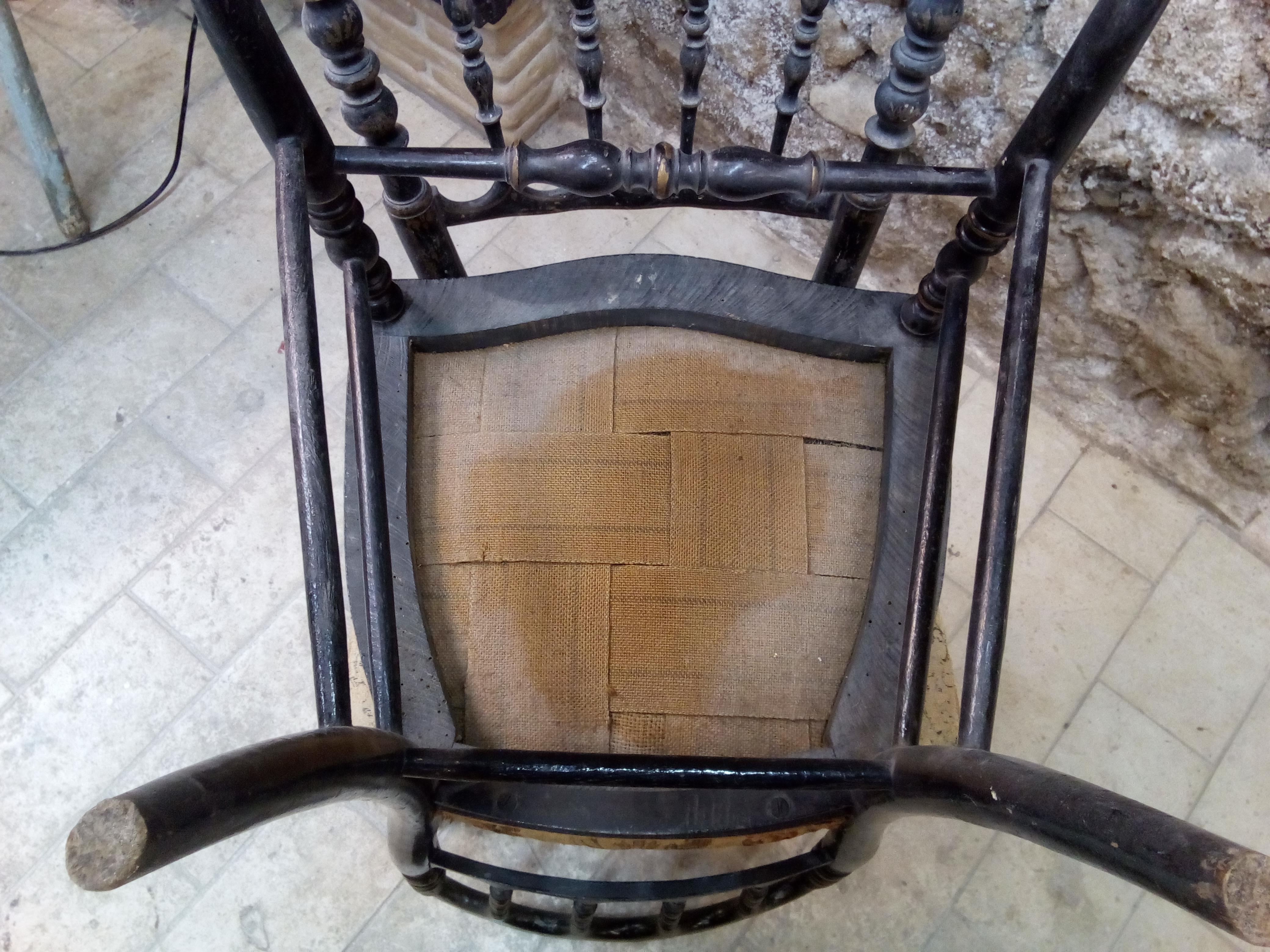 19th century italian Chiavari style pair of chairs In Distressed Condition For Sale In Rome, IT