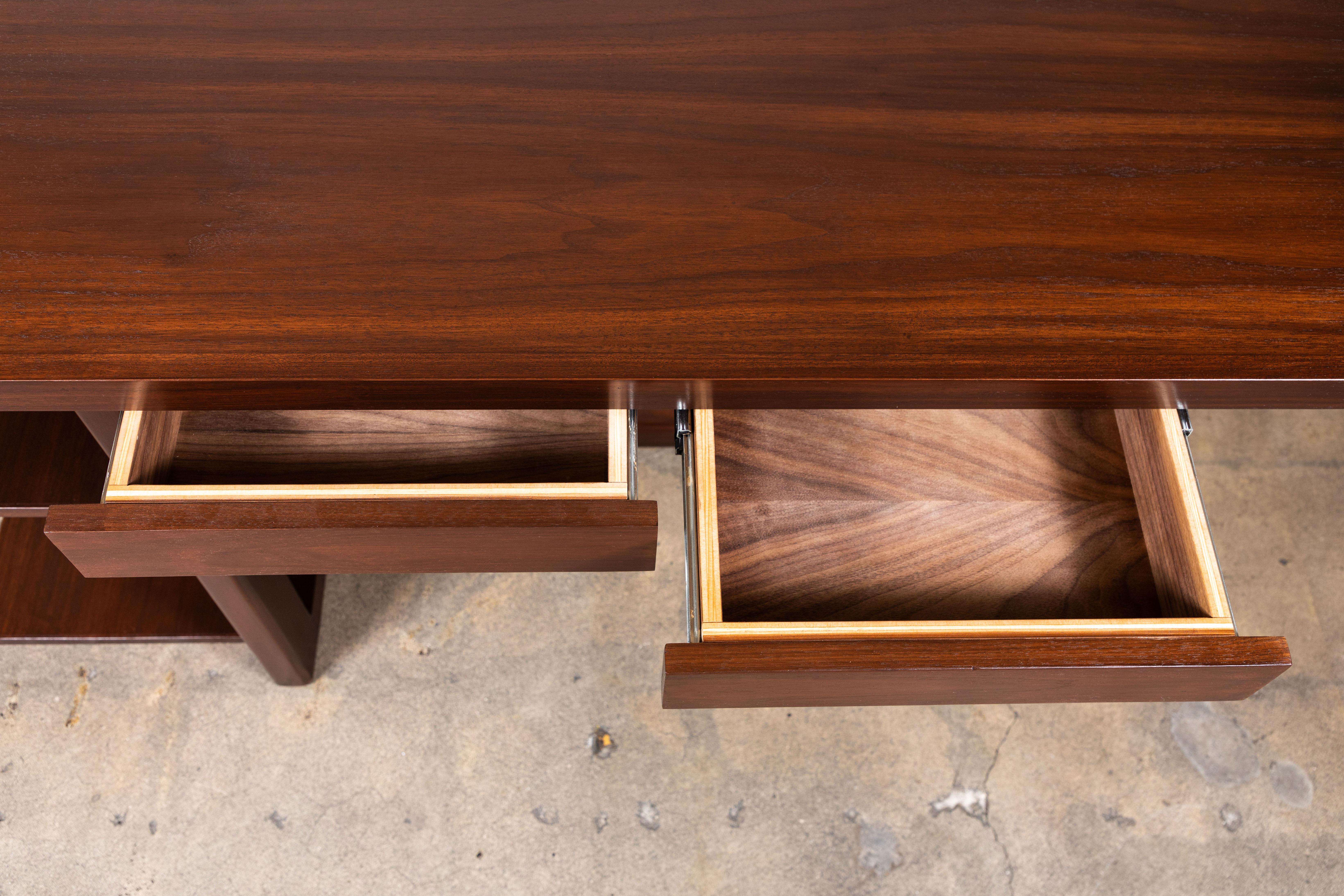 Ivanhoe Desk by Lawson-Fenning In Excellent Condition In Los Angeles, CA
