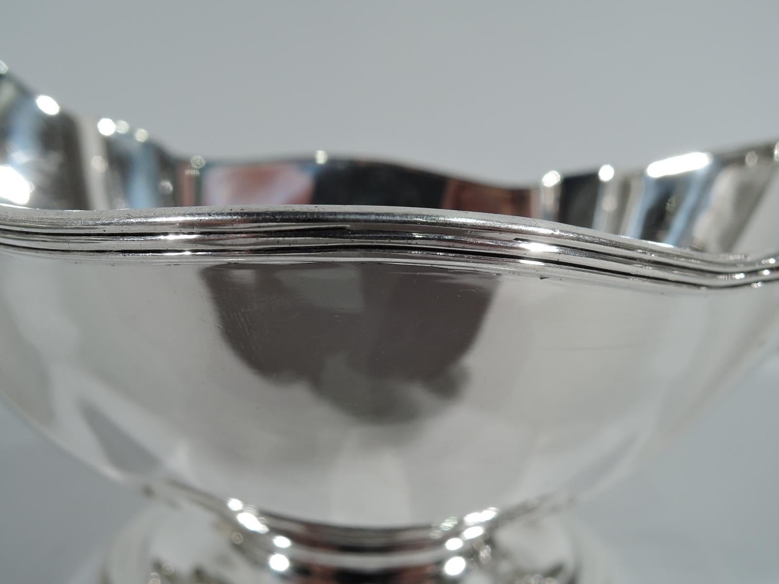 Gorham Sterling Silver Sauce Boat on Stand in Plymouth Pattern In Excellent Condition In New York, NY