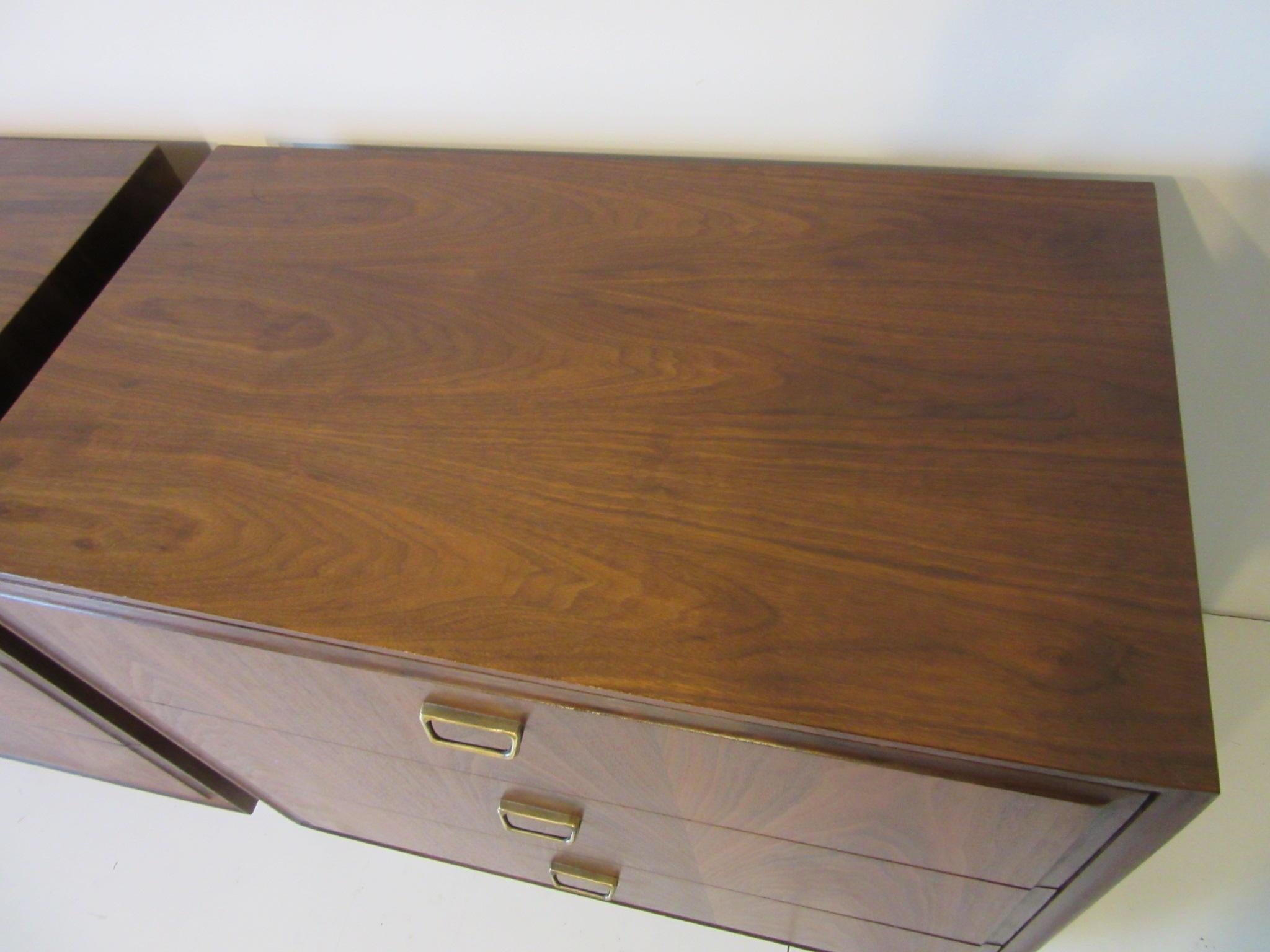 Midcentury Walnut Chests by Founders In Excellent Condition In Cincinnati, OH
