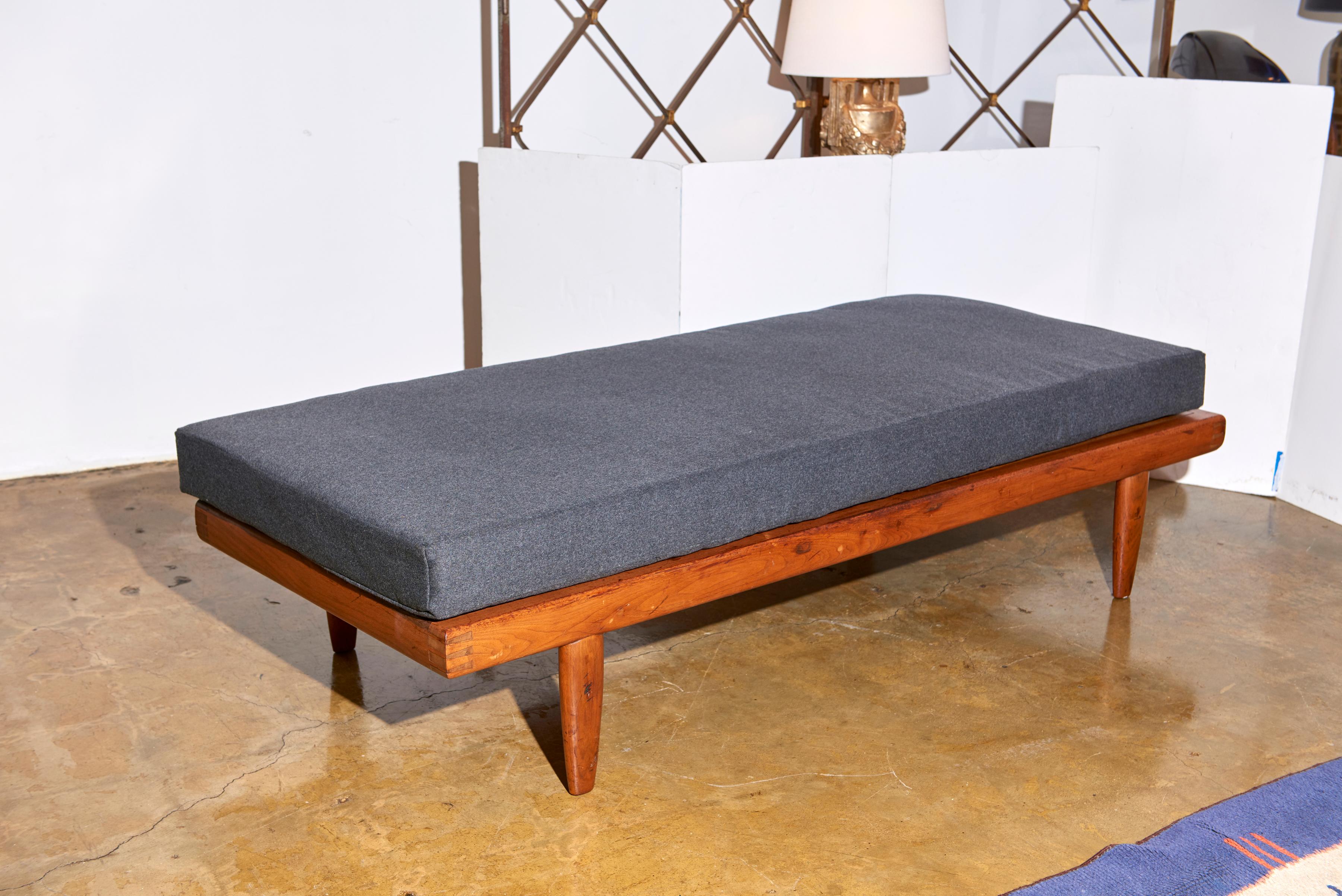 George Nakashima Flat Daybed in Grey Cashmere Wool In Good Condition For Sale In Los Angeles, CA