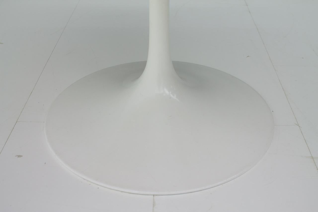 American Eero Saarinen Tulip Dining Table with White Marble Top Knoll International