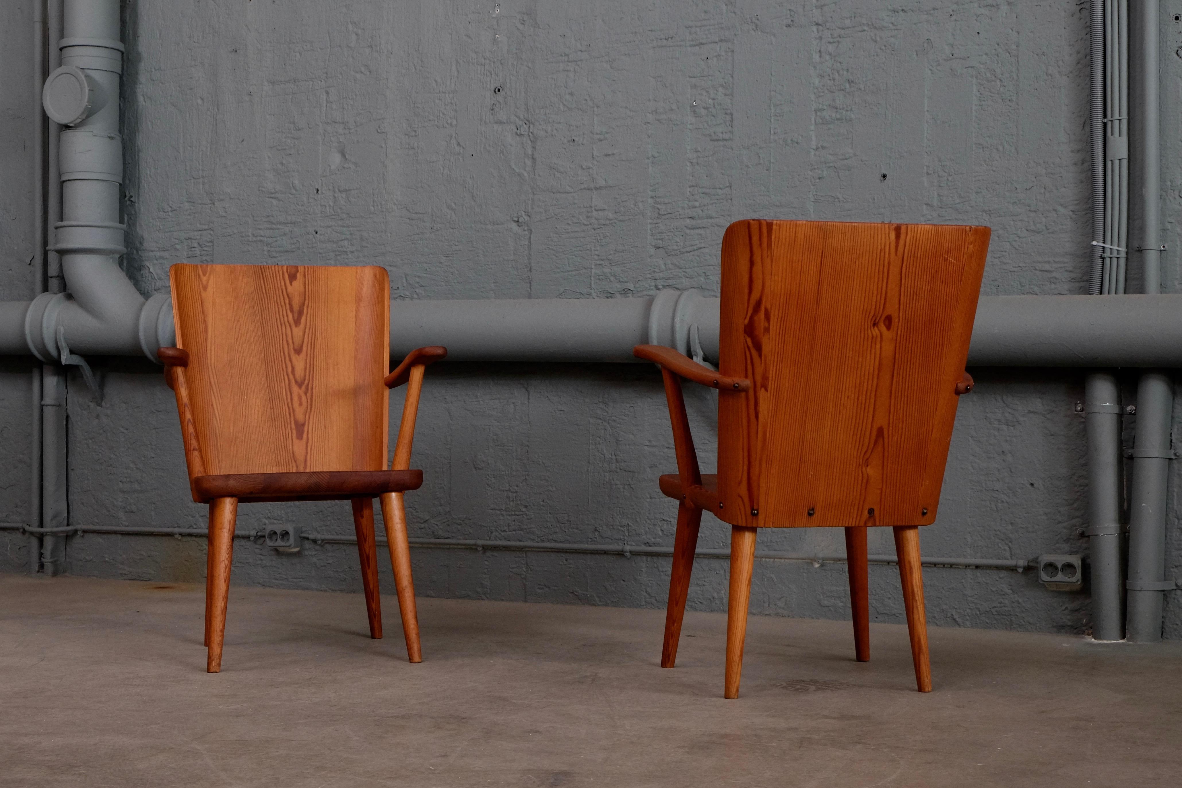 Mid-20th Century Rare Pair of Swedish Pine Chairs by Göran Malmvall, 1950s
