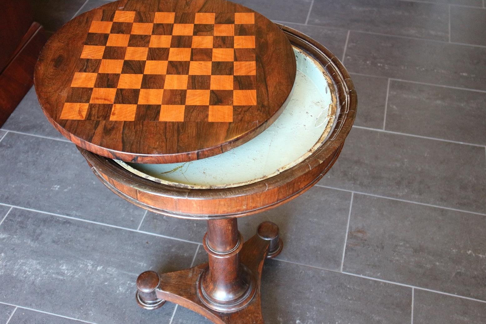 English Beautiful 18th Century Antique Rosewood Wooden Chess Table in Original Condition