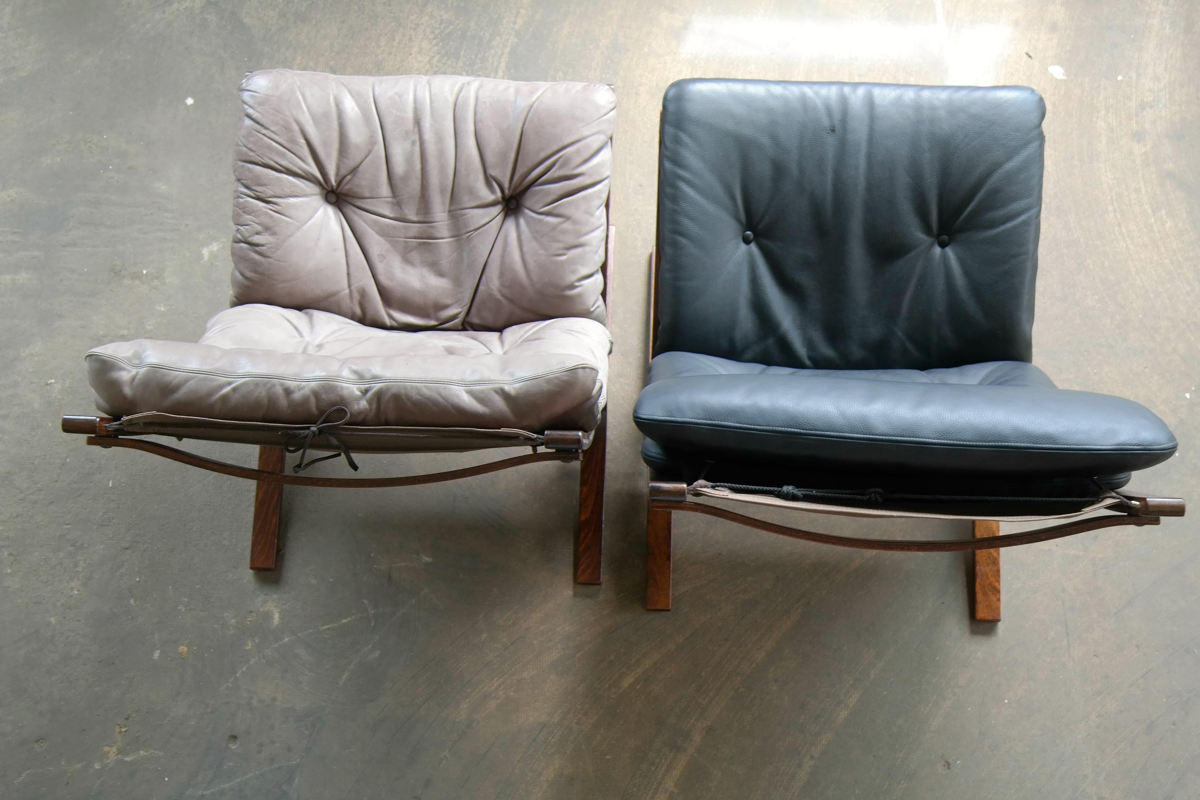 Mid-20th Century Pair of Leather Easy Chairs Model 