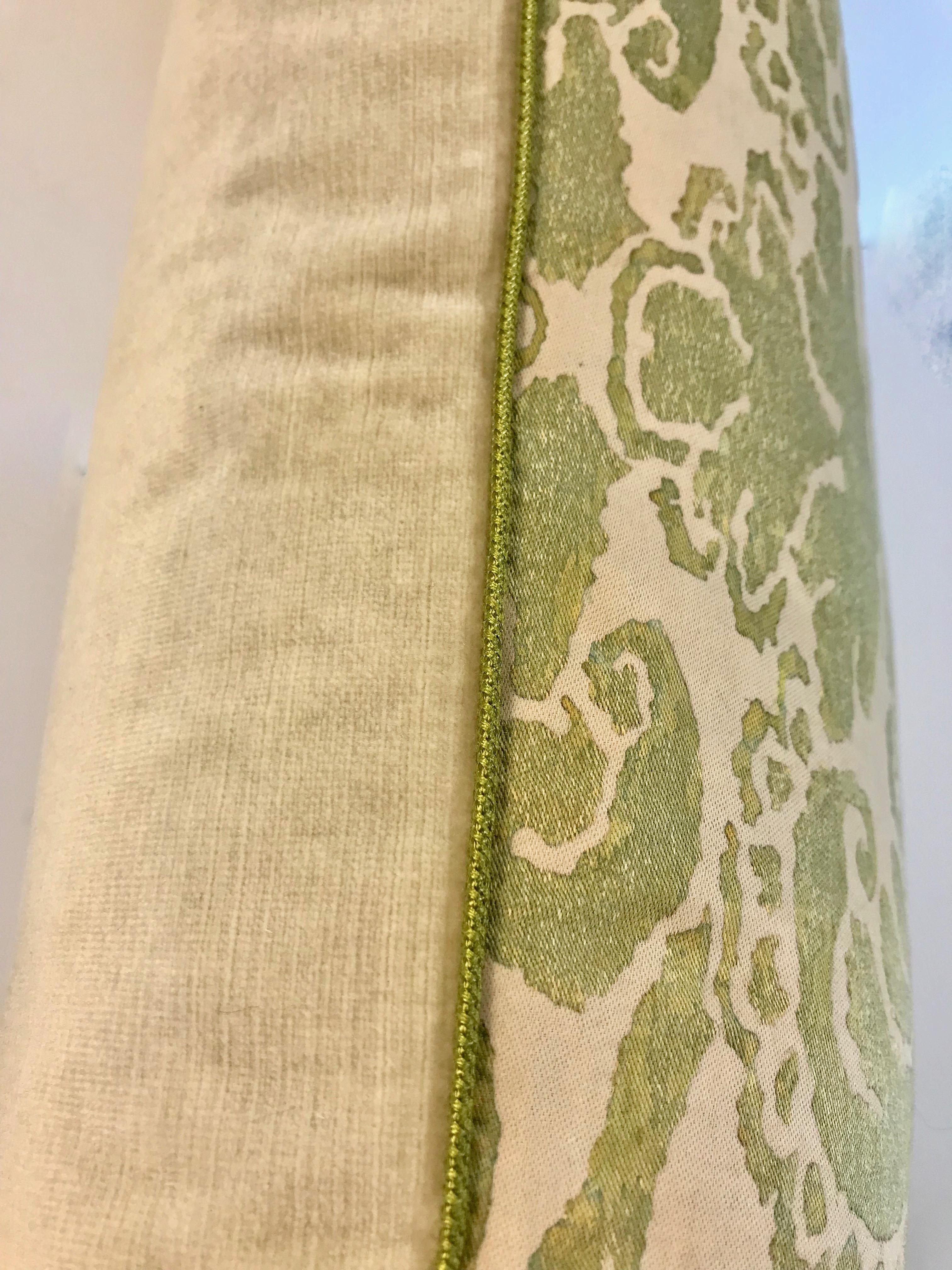 Cotton Pair of Fortuny Corone Pillows Green