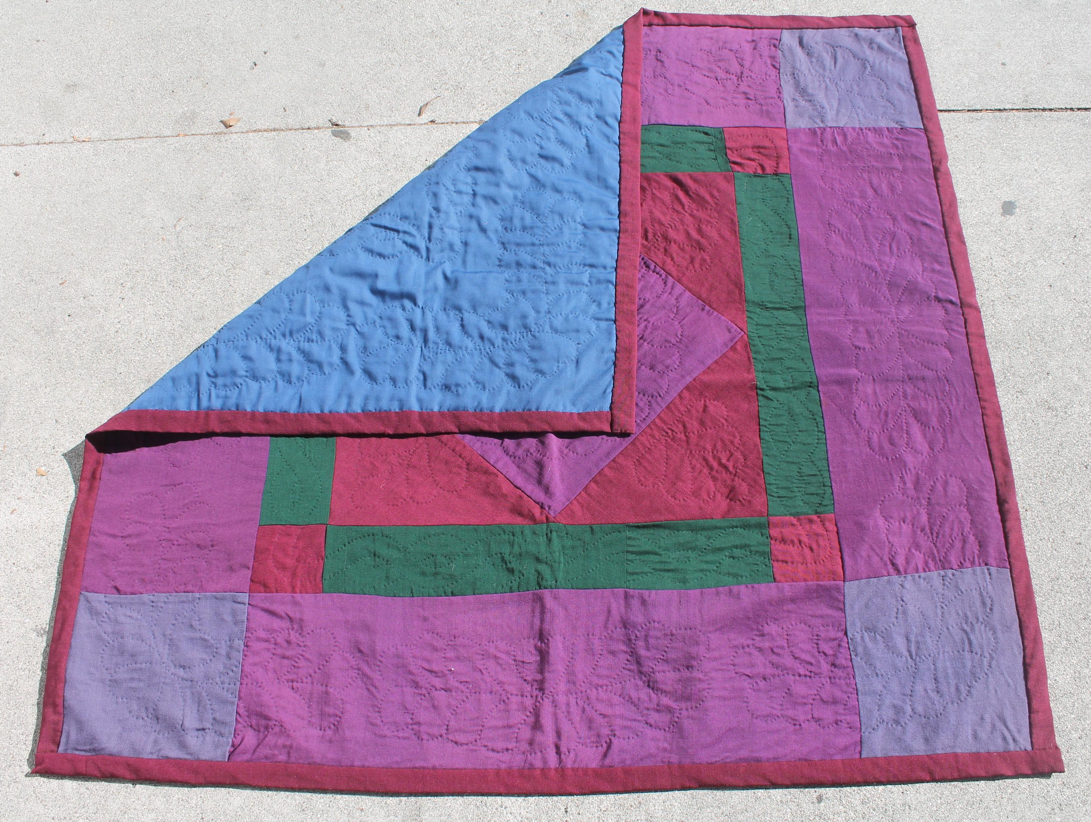Amish Diamond in a Square Wool Crib Quilt In Excellent Condition In Los Angeles, CA