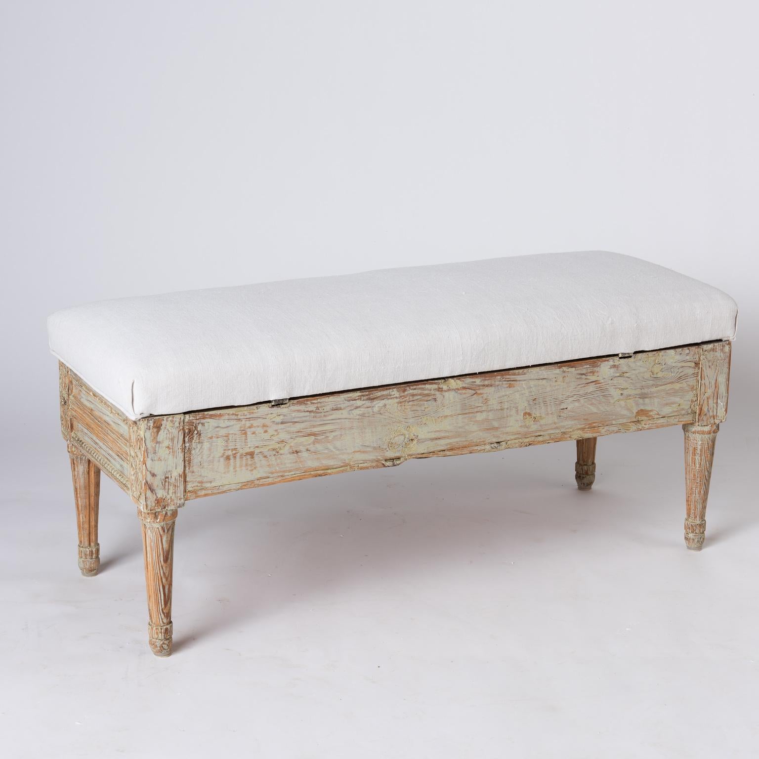 Gustavian Period Lift-Top Bench from Östergötland, Sweden, circa 1780 1