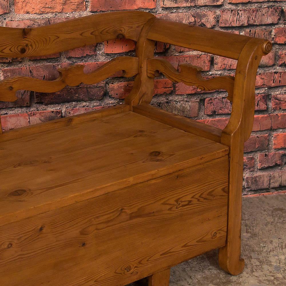 Antique Country Pine Storage Bench from Sweden In Good Condition In Round Top, TX