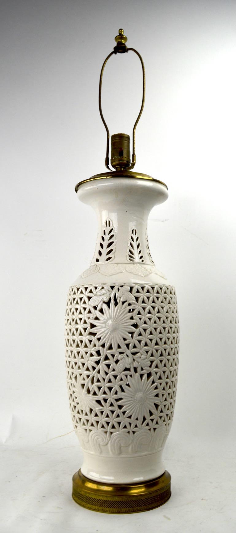 Reticulated Blanc de Chine Table Lamp In Excellent Condition For Sale In New York, NY