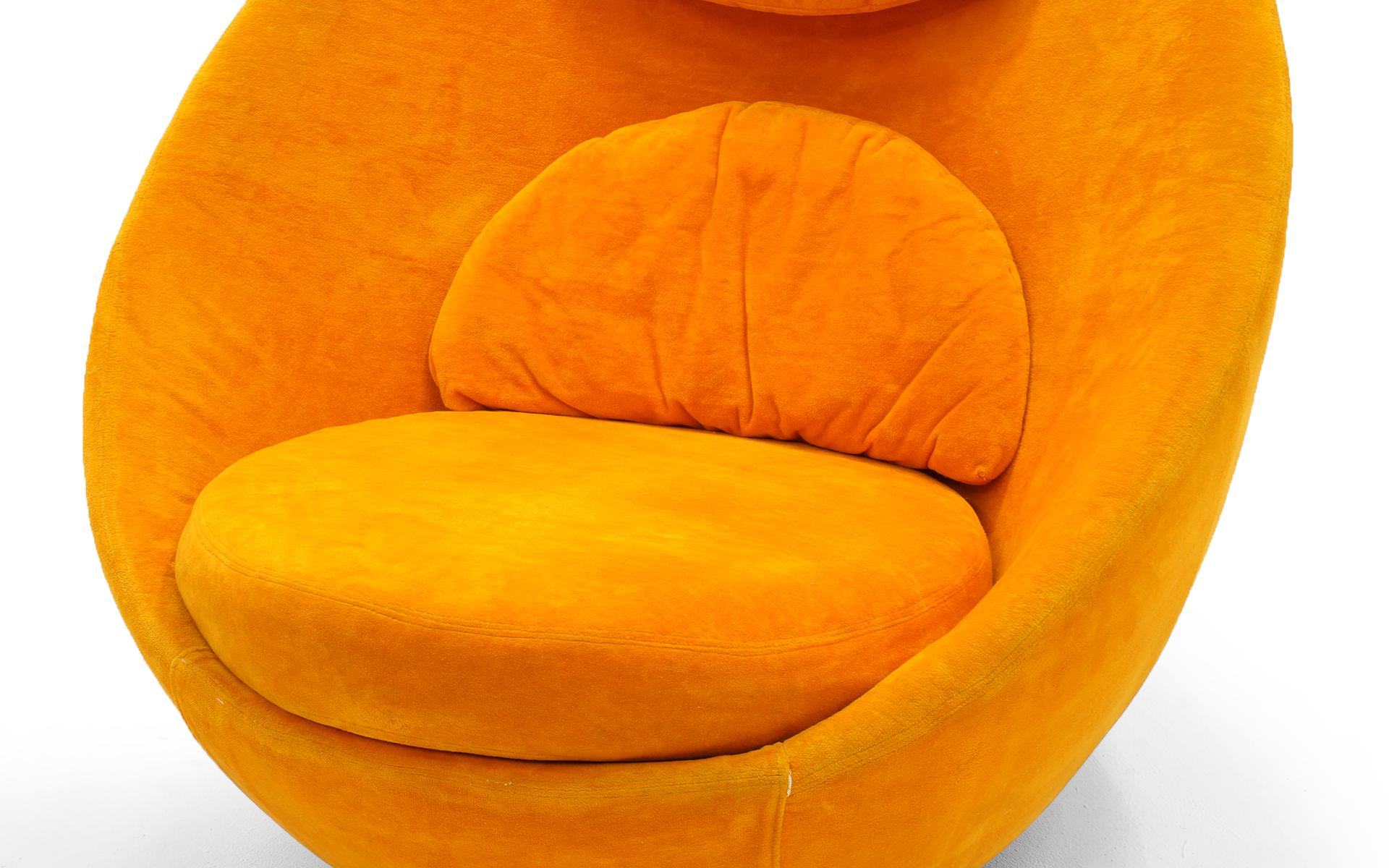 Upholstery Pair of Large Swivel Egg Chairs by Milo Baughman, Original Orange